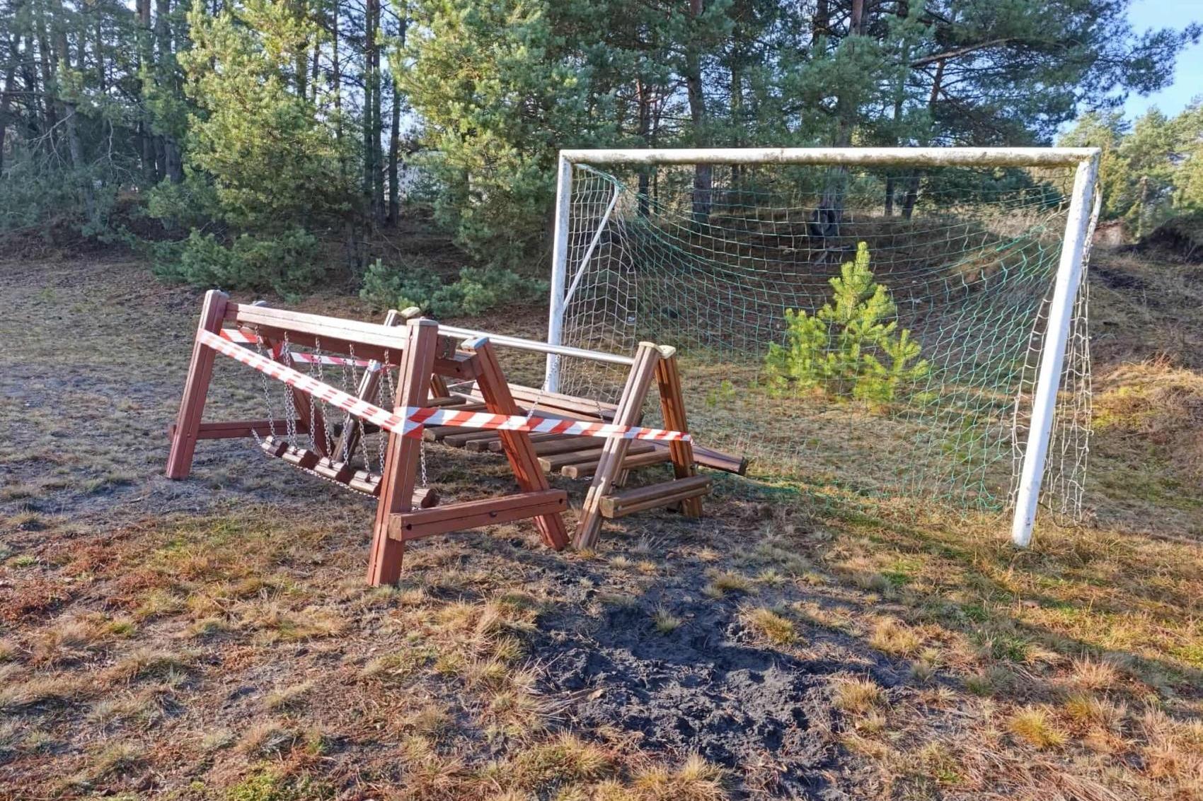 Plac zabaw w Hutkach do rozbiórki. Woda gruntowa coraz bliżej powierzchni