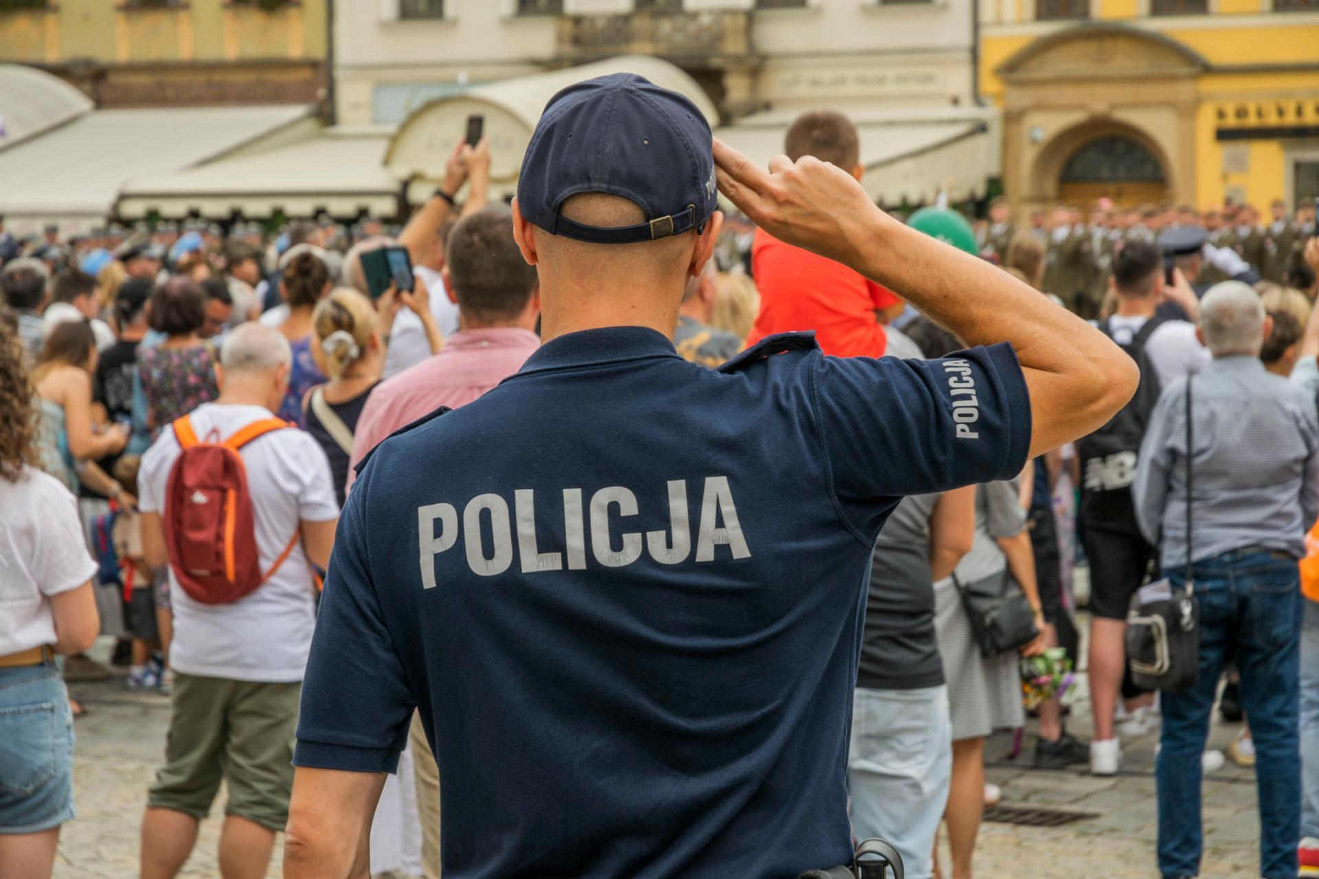 Policyjna interwencja w Myślenicach i film w sieci. Transparentność czy przekroczenie granicy?