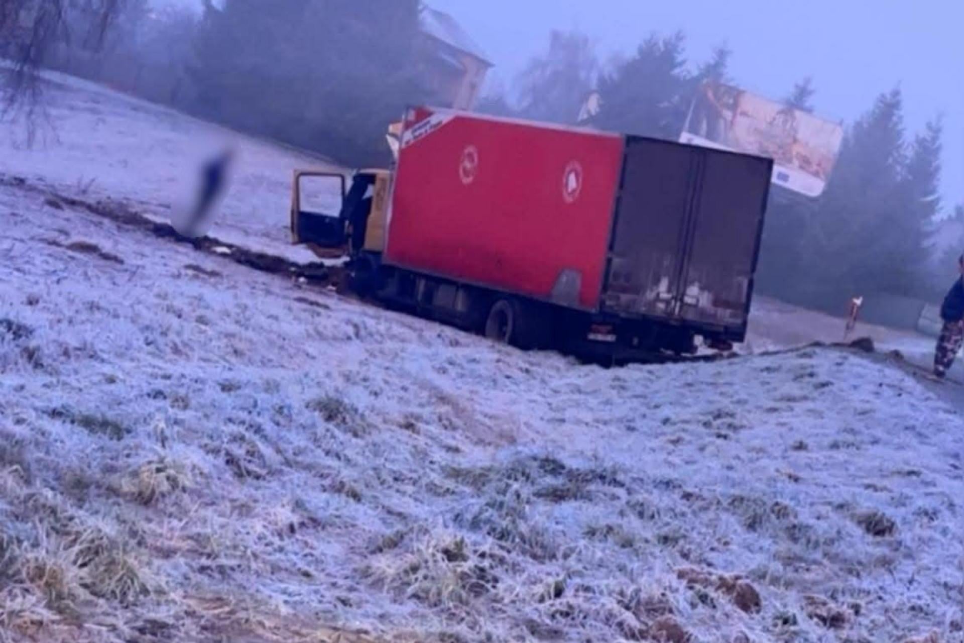 Poważny wypadek na trasie olkuskiej w Białym Kościele. Jedna osoba ciężko ranna