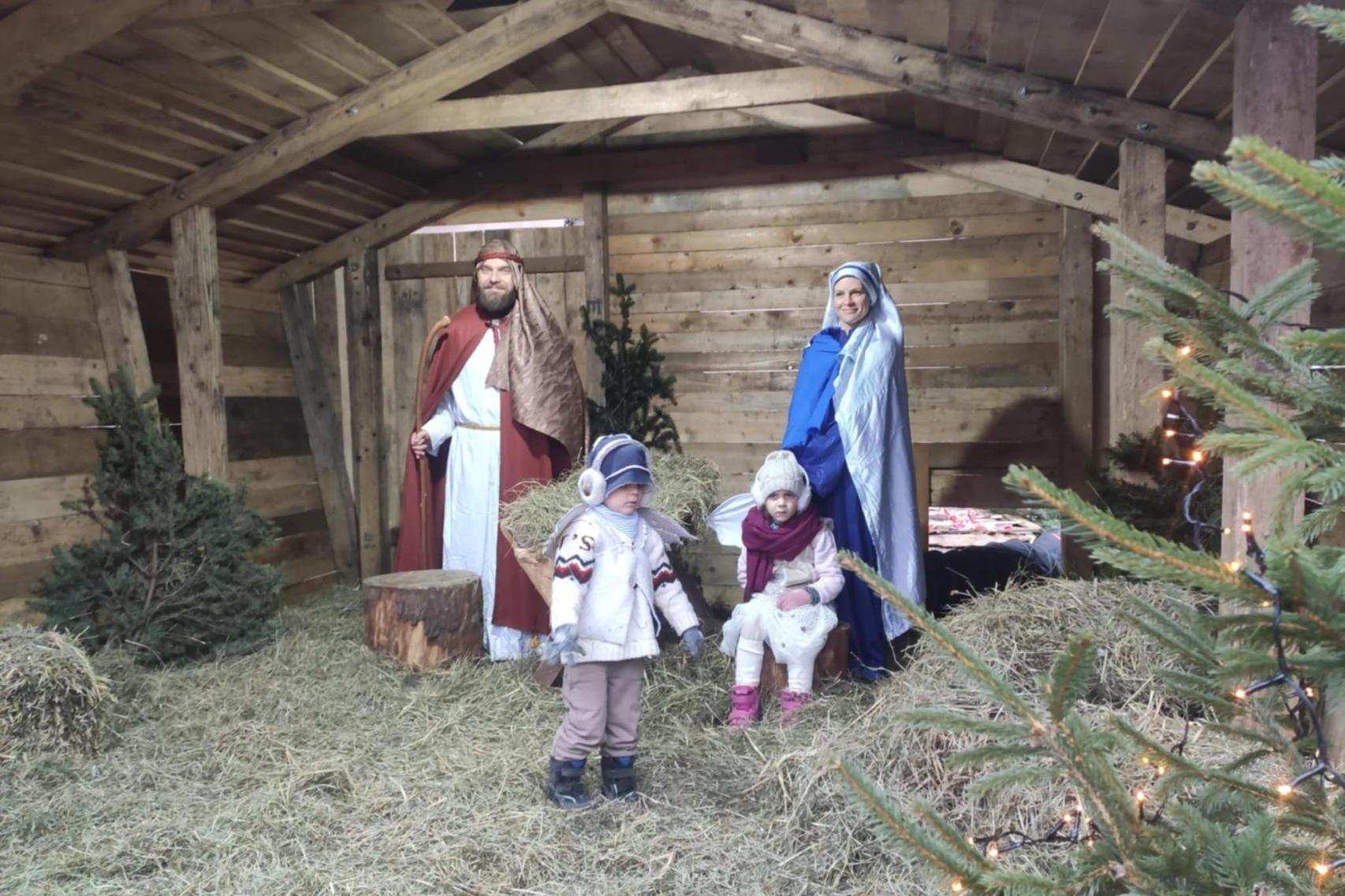 Po raz 33. w Krakowie na Franciszkańskiej otwarto żywą szopkę