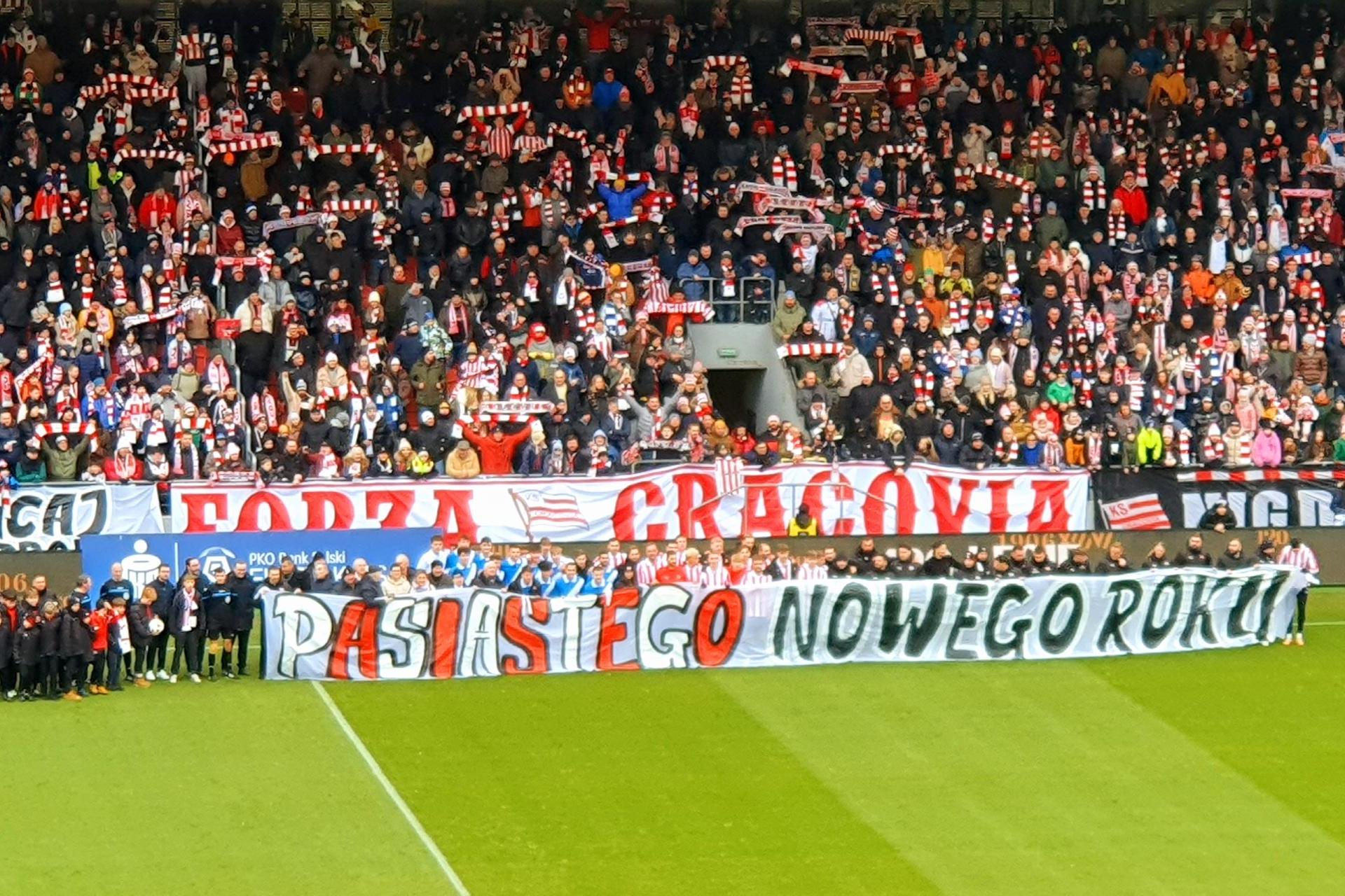 Tłumy kibiców na treningu noworocznym Cracovii. "Tu trzeba rok zaczynać"