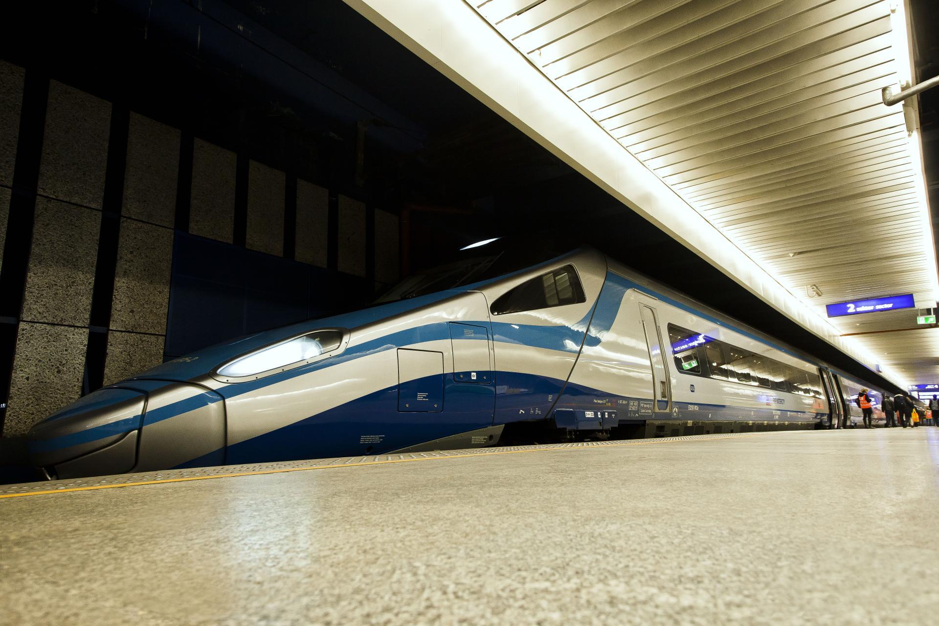 PKP Intercity przejmuje pasażerów po odwołanych kursach. Nowe Pendolino na trasie Kraków?Warszawa