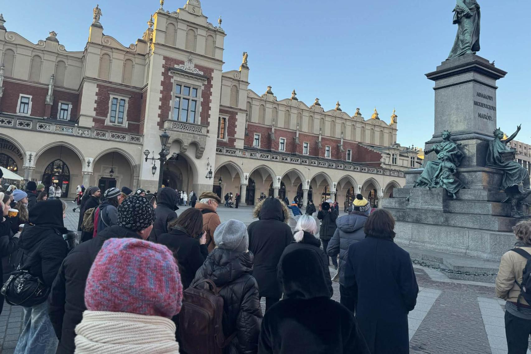 "Łapy precz od Wenezueli". W Krakowie demonstrowali przeciwko atakowi Stanów Zjednoczonych