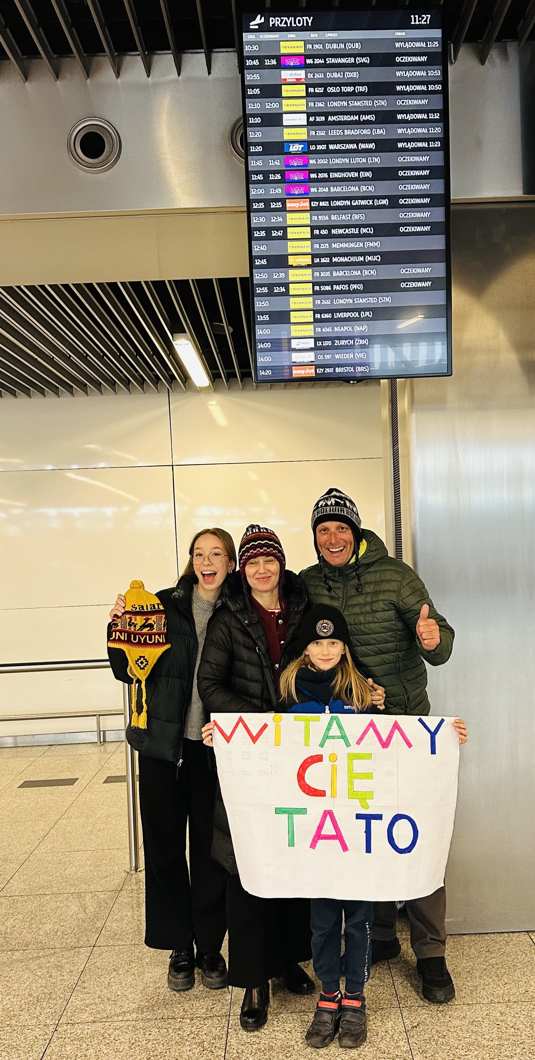 POWRÓT TATY - M.Dobrowolski z żoną Edytą i dziećmi Laurą oraz Miłoszem.