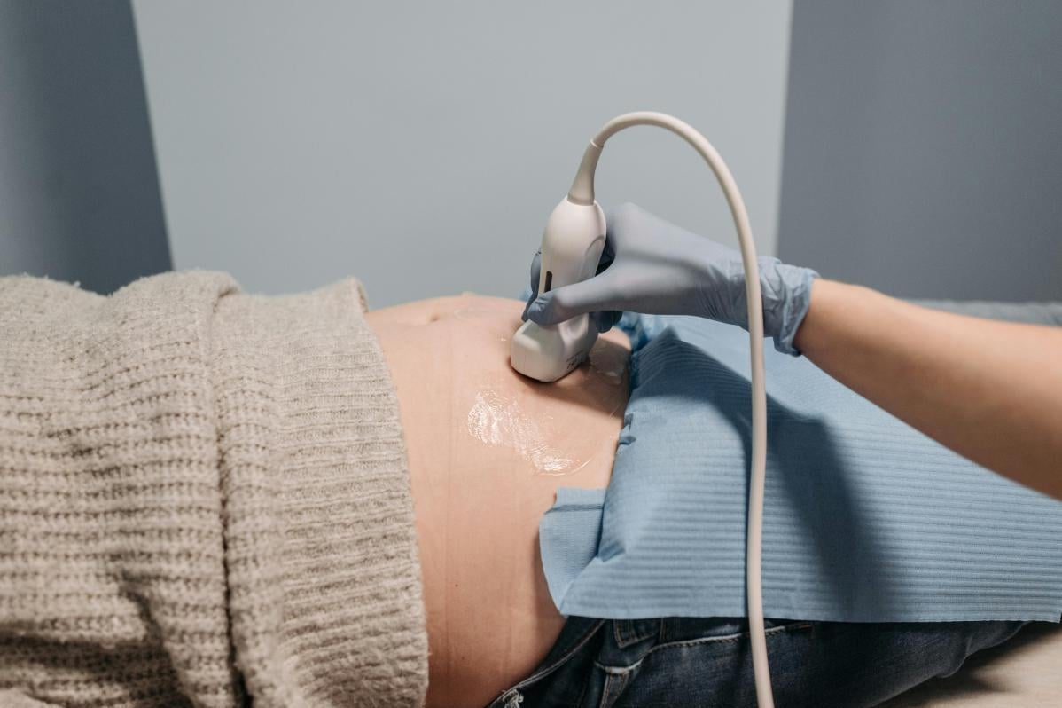 "Zabrakło 10 minut do tragedii". Położne z likwidowanej porodówki w Wadowicach zachęcają do podpisania petycji