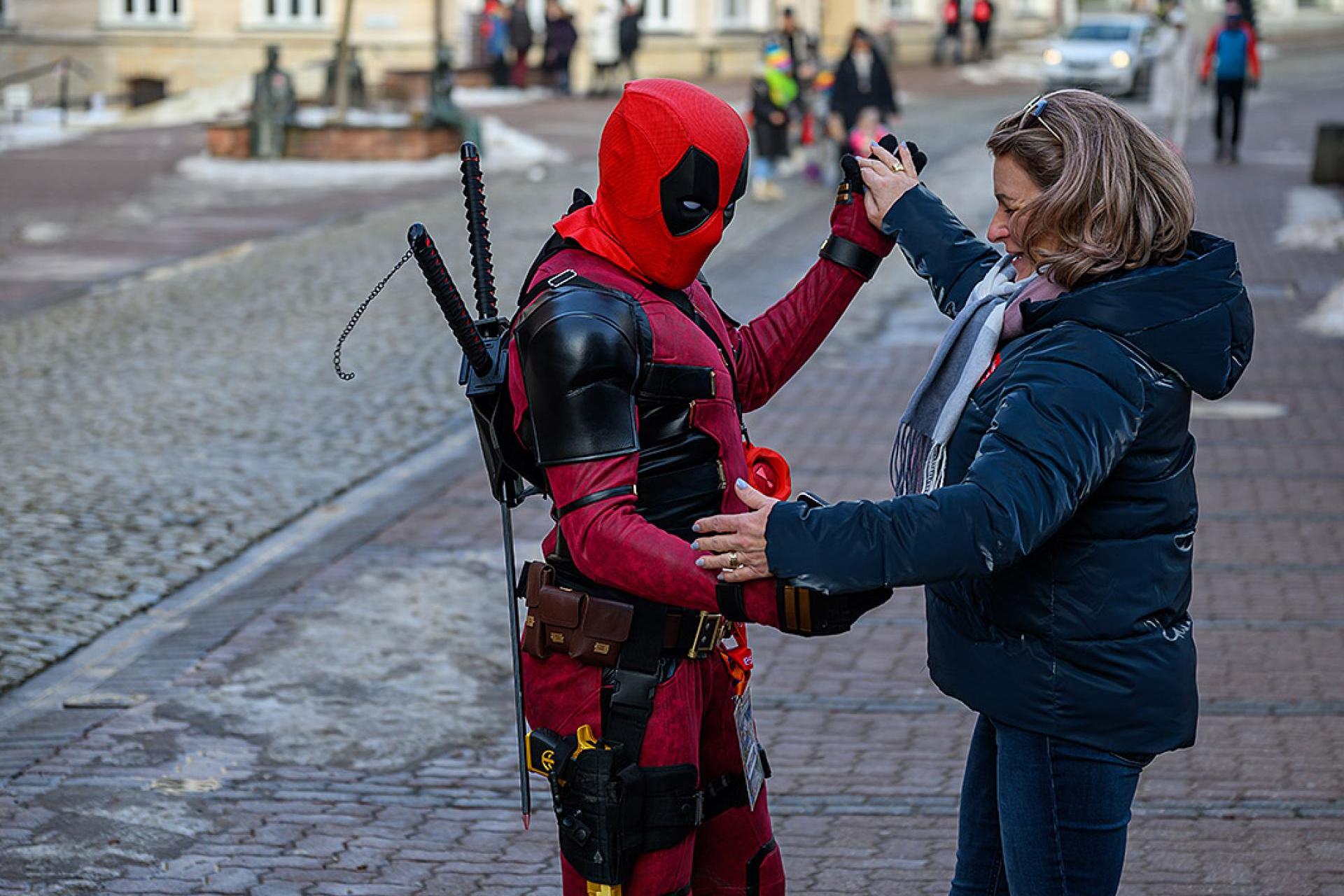 Wolontariusze, rycerze, a choćby prezydent Tarnowa. Cała Polska zbiera do puszek!