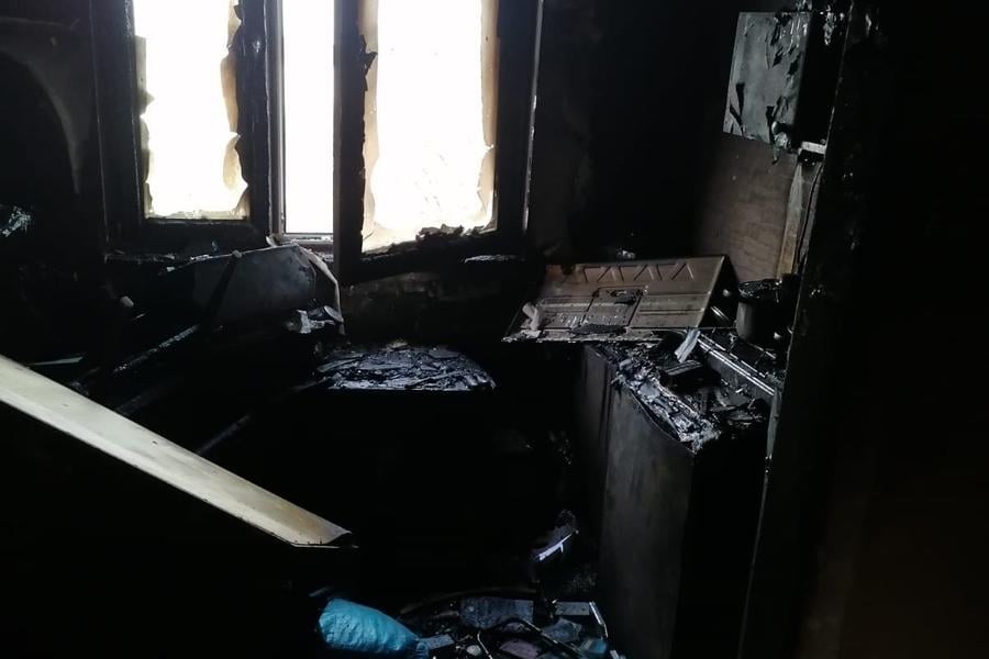 Pożar w bloku w Rabce Zdroju. Zdjęcie z pogorzelika małopolskiej policji