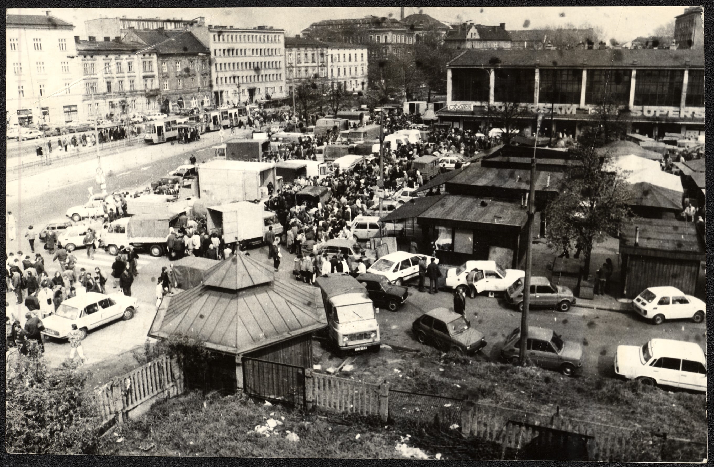 Pod Halą Targową. Ze zbiorów dr Barbary Zbroi