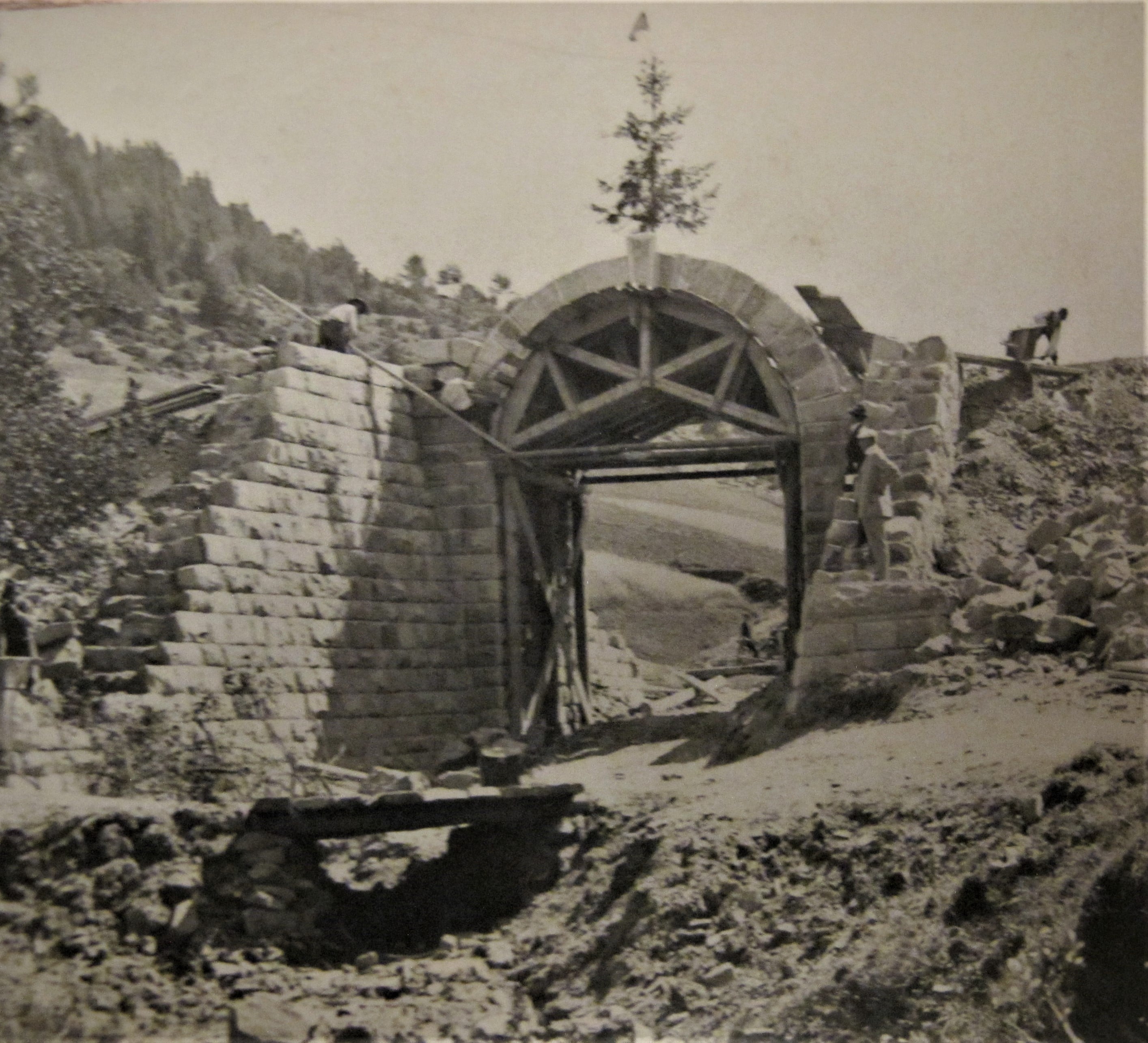 (Zdjęcie autorstwa F. Gismana ze zbiorów Muzeum Regionalnego Państwa Muszyńskiego) 