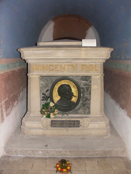 Sarkofag W.Pola w Krypcie Zasłużonych w podziemiach kościoła Paulinów na Skałce w Krakowie (fot. Wikipedia)