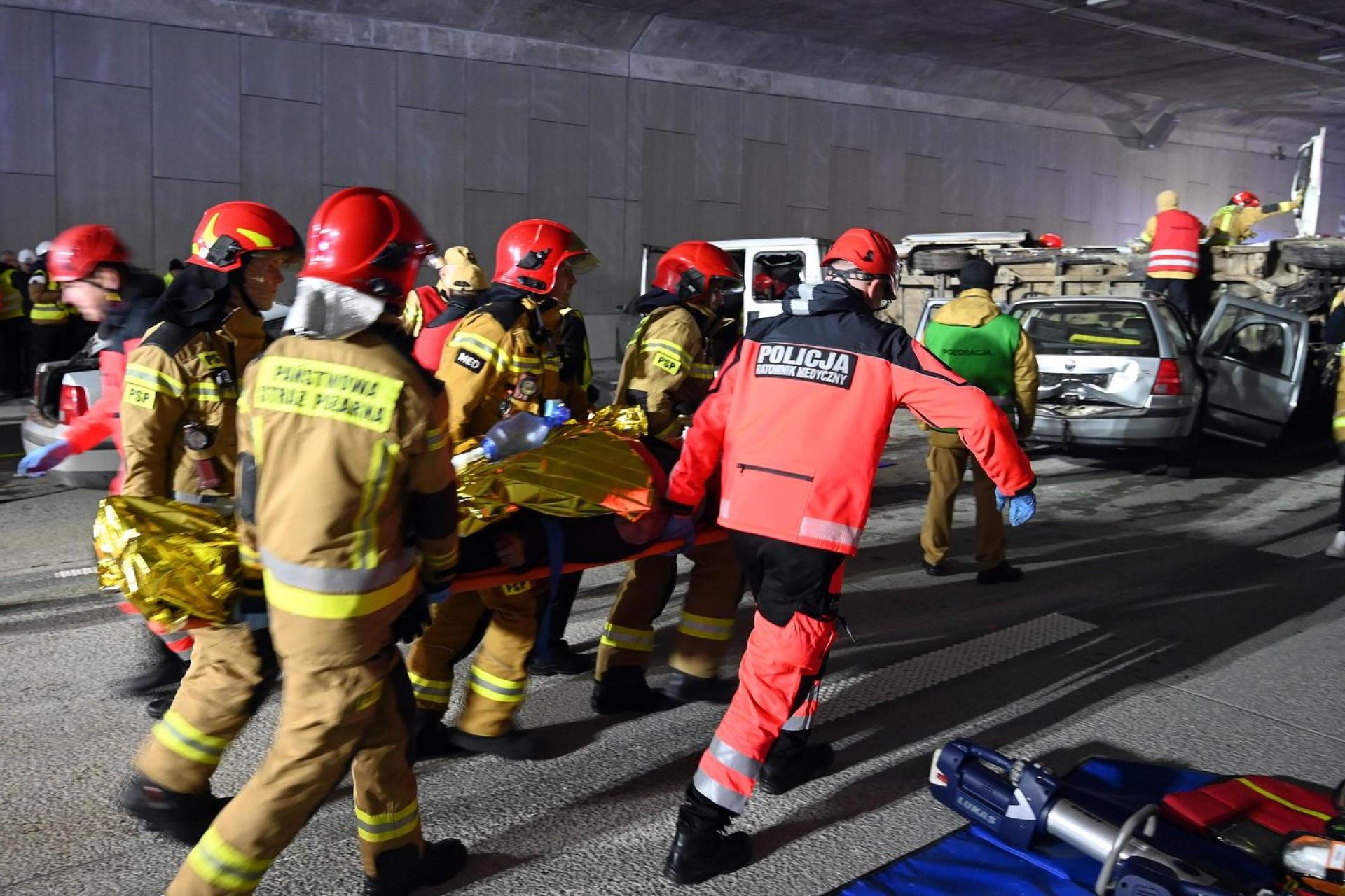 Czy folia NRC naprawdę ratuje przed hipotermią? TOPR: to mit