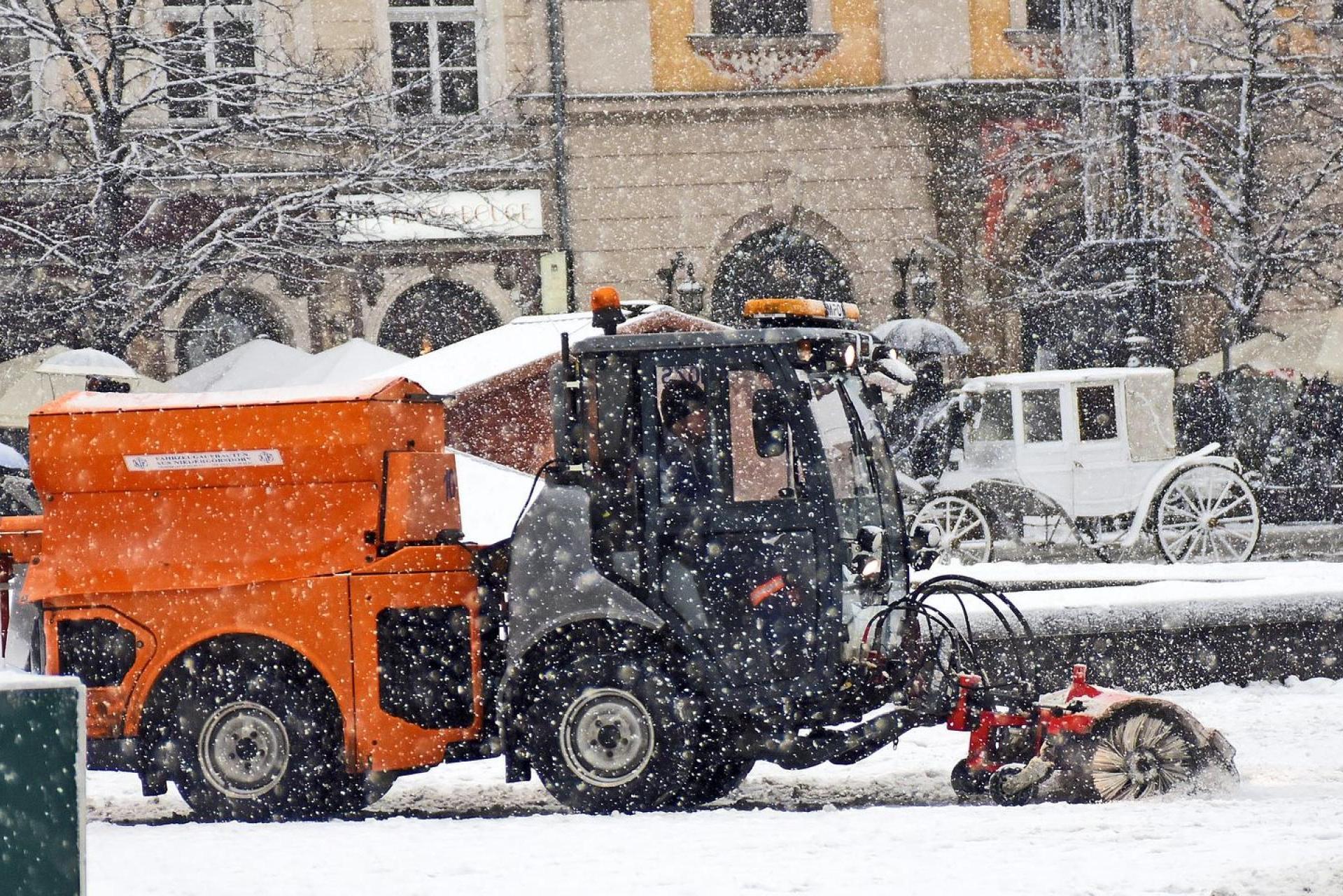 Brakuje soli drogowej w Małopolsce. Przed nami alerty przed marznącym deszczem