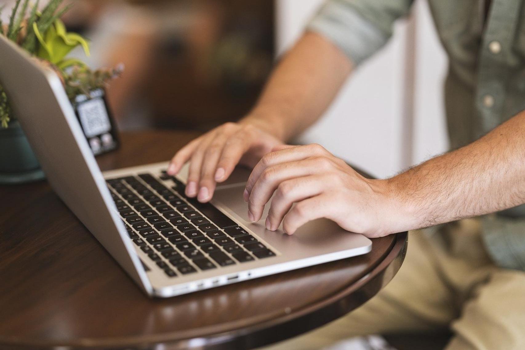 Jak nie dać się oszukać na KSeF. Znaki rozpoznawcze naciągaczy