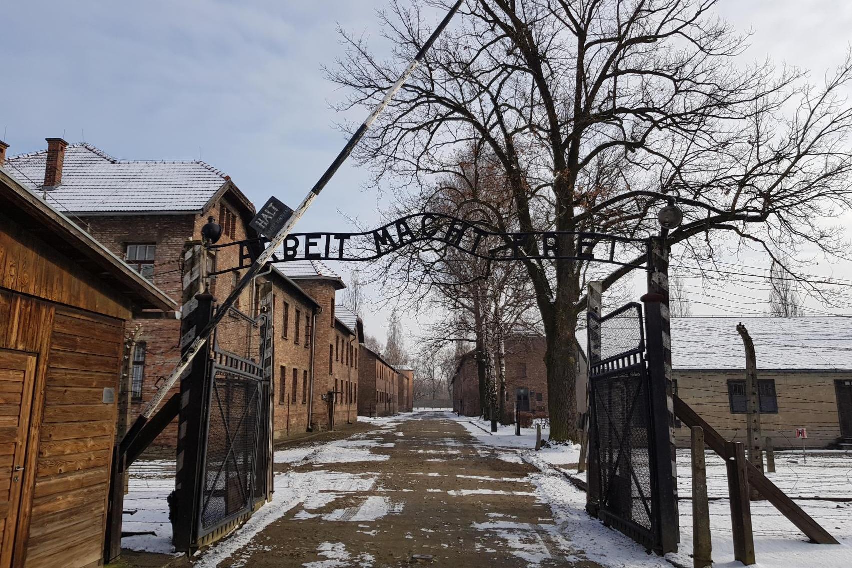 Koniec nocnych kolejek przed Muzeum Auschwitz? Nowe zasady od marca