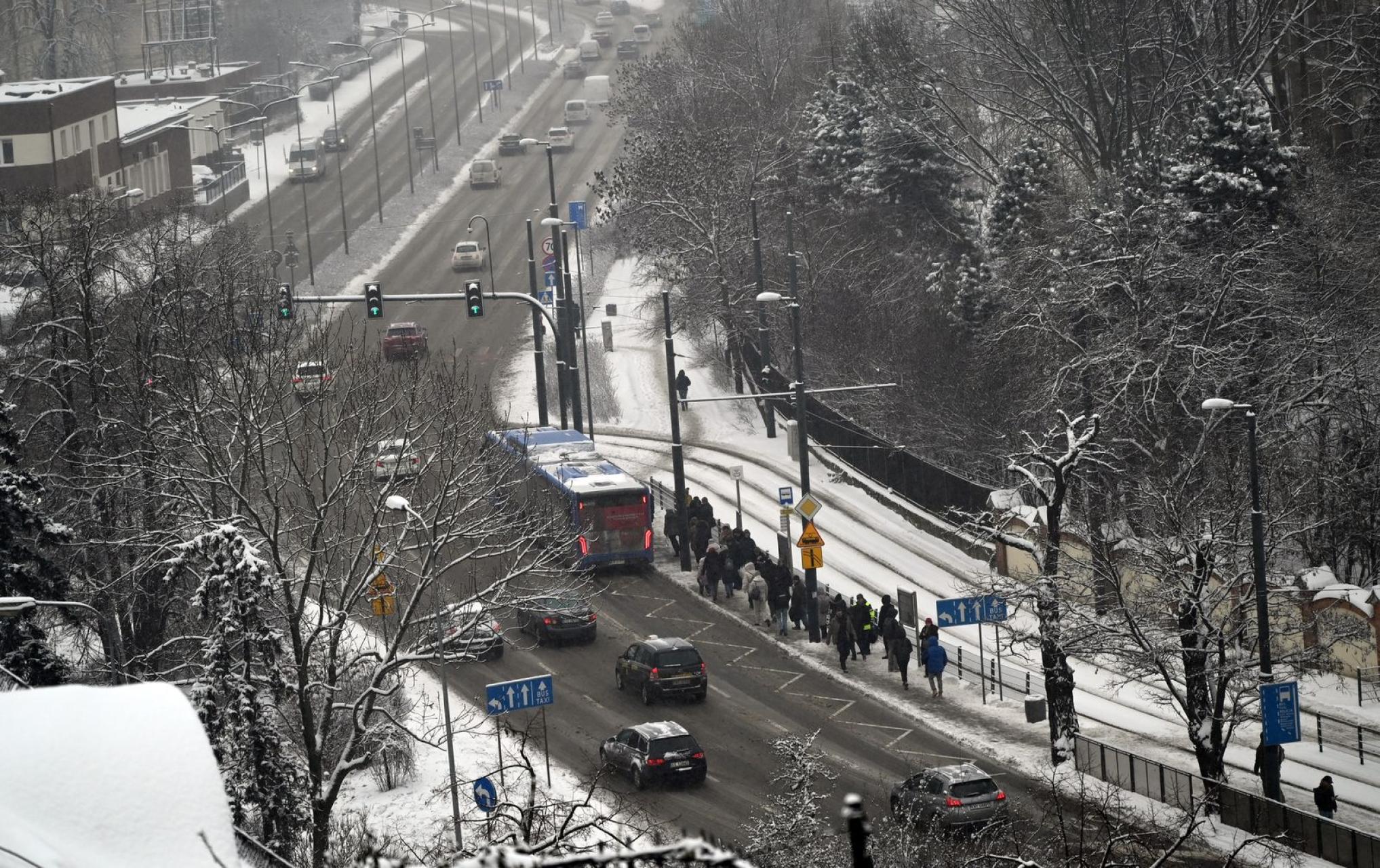 Uwaga! Będzie ślisko: IMGW ostrzega przed oblodzeniem w południowej Polsce