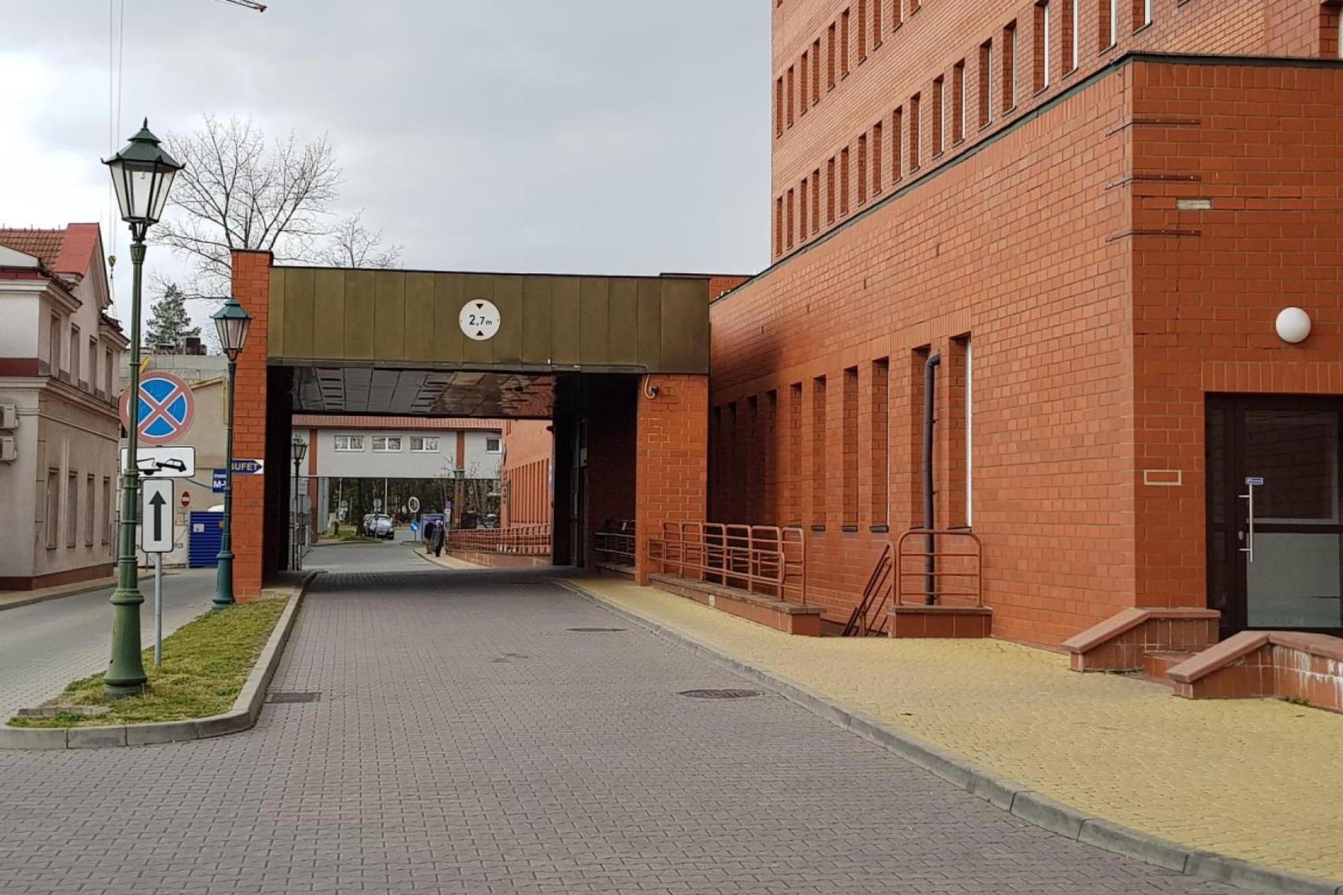 Nastolatkowie z tropikalną chorobą w szpitalu Jana Pawła II w Krakowie