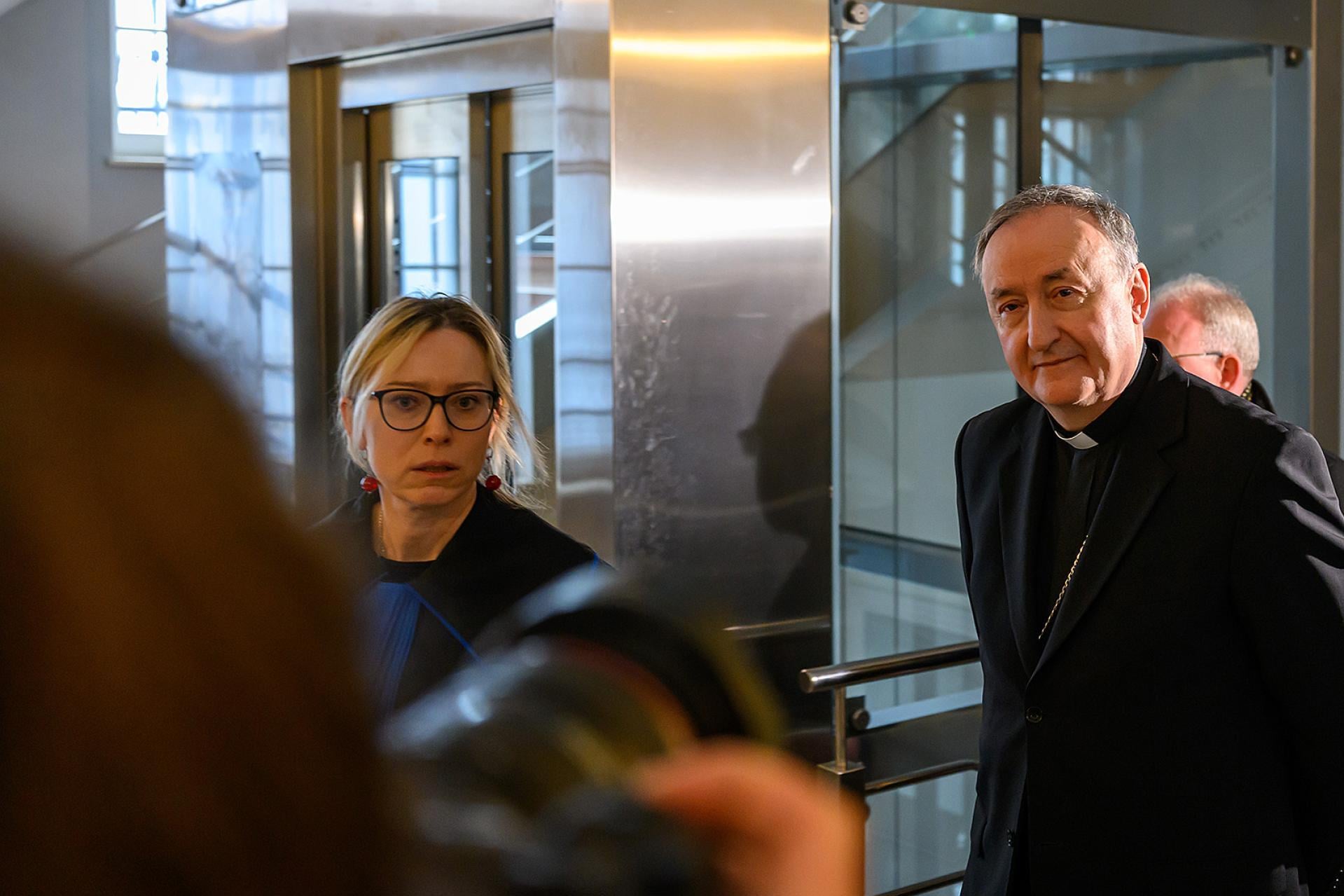 Ile zarabia biskup? Andrzej Jeż ujawnił wysokość swoich zarobków podczas rozprawy w sądzie