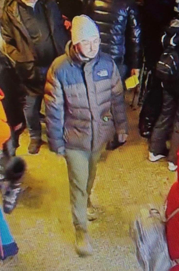 Zdjęcie z monitoringu dolnej stacji na Kasprowym udostępnione przez rodzinę zaginionego