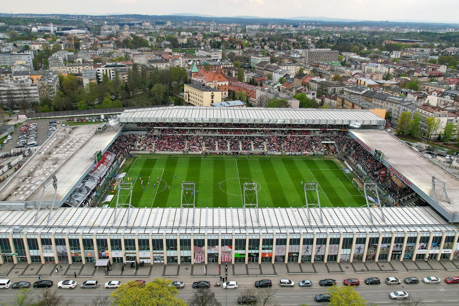 Burza w Cracovii: Elżbieta Filipiak odpiera zarzuty i grozi pozwem