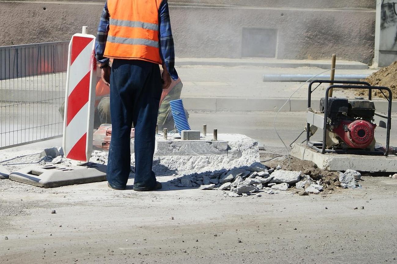 To będzie trudny poranek dla kierowców. W poniedziałek rozpoczną się remonty punktowe dróg w Krakowie