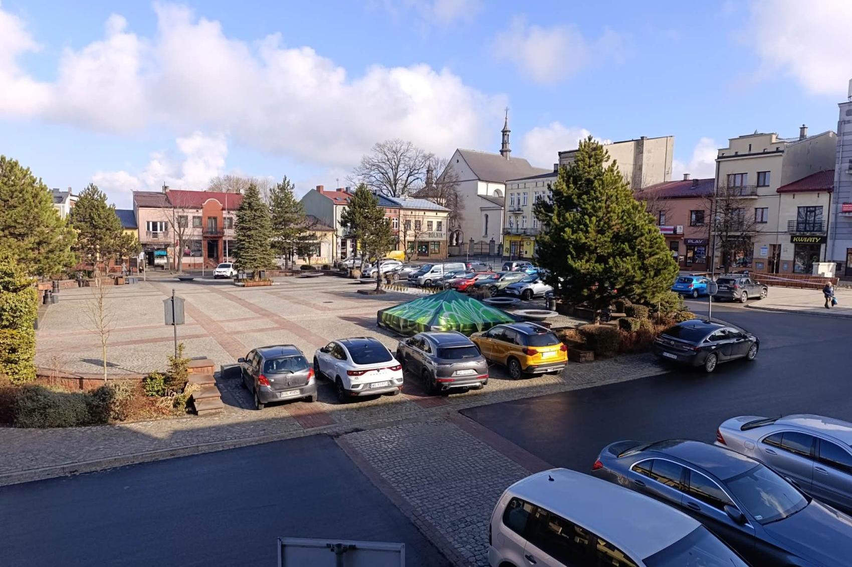 Wolbrom chce tchnąć życie w rynek. Parkowanie gratis i podatkowe zachęty dla centrum