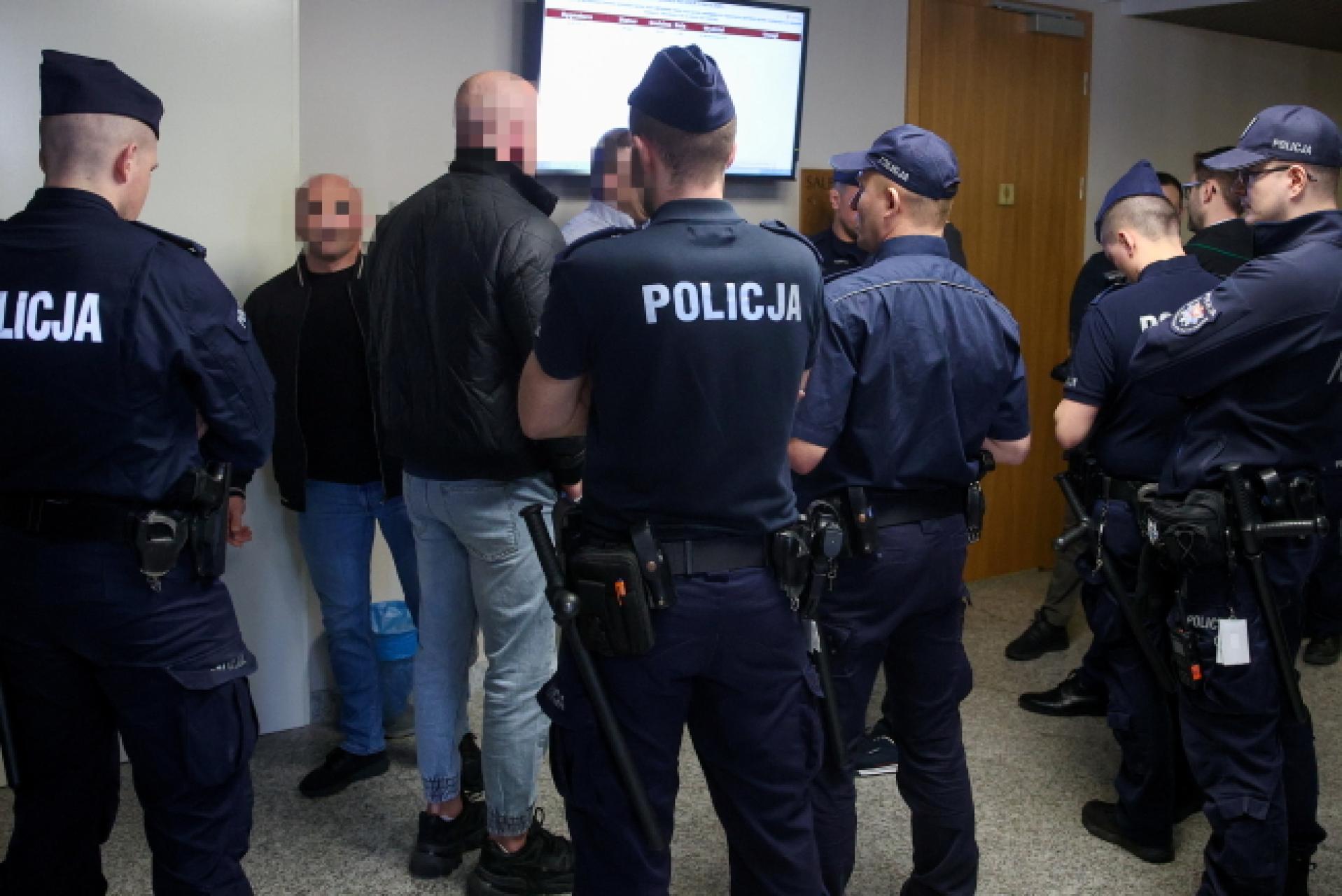 Proces Psycho Fans w Krakowie przełożony. Prokurator i obrońca utknęli za granicą