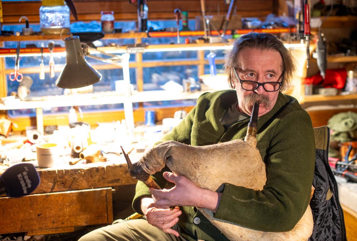 Jak wystroić kozę. Z wizytą w dudziarskim warsztacie Piotra Majerczyka