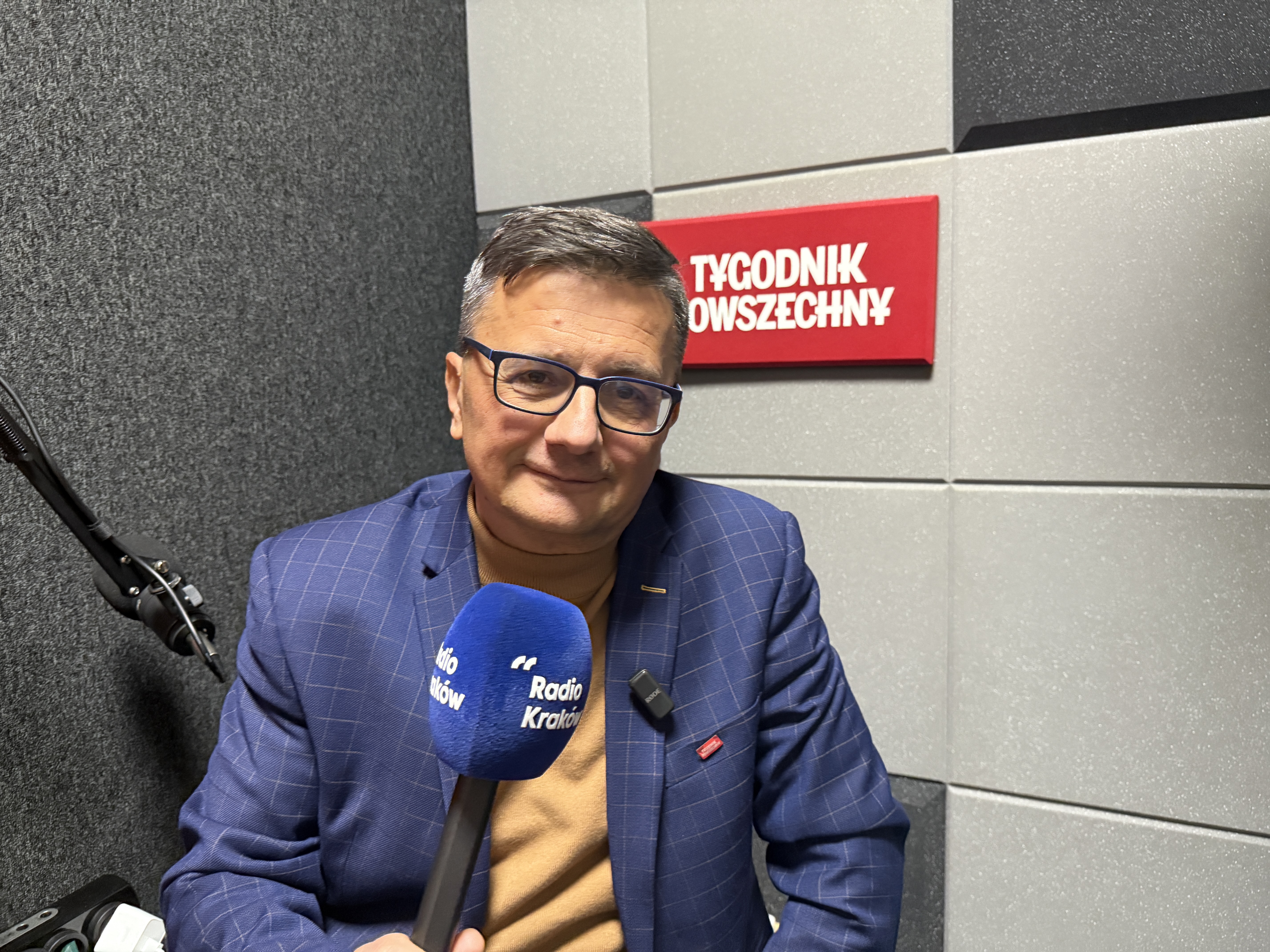 Edward Augustyn z „Tygodnika Powszechnego”, dziennikarz i watykanista, kierownik działu religijnego.