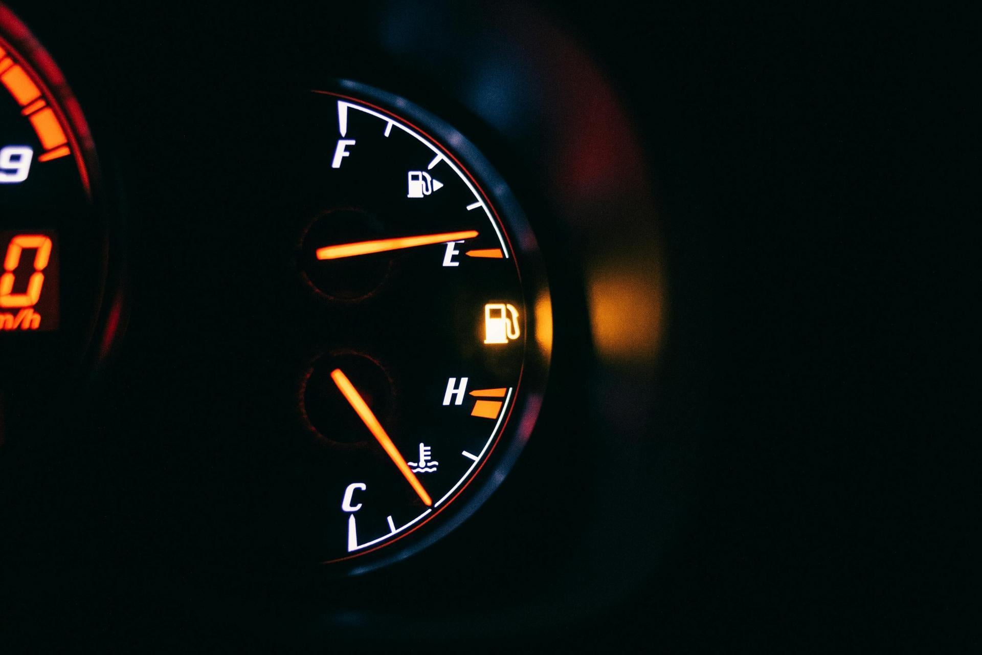 Nawet 10 zł za paliwo? Ekonomista: trzeba przygotować działania osłonowe