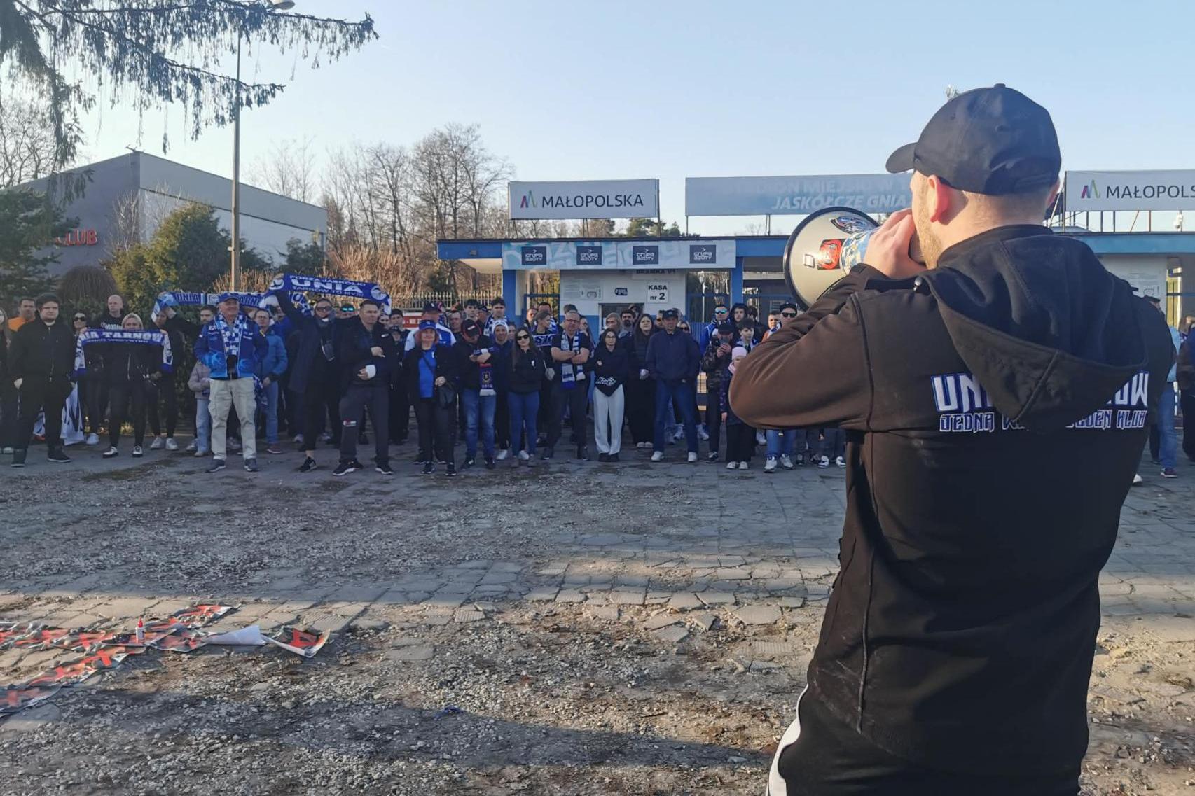 Kibice Unii Tarnów protestują. "Wyrządzono nam ogromną krzywdę"