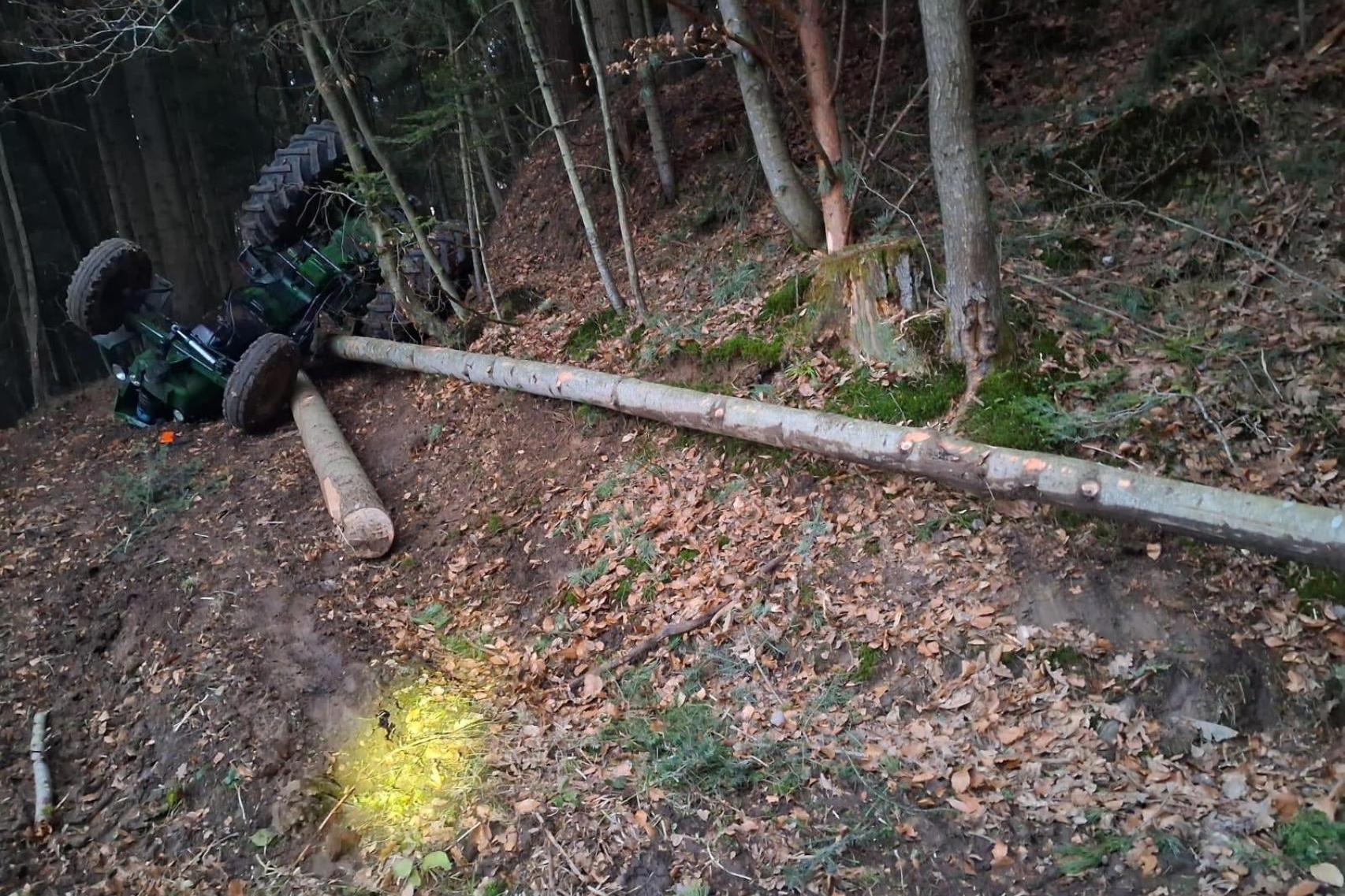 10-latek ranny po upadku z ciągnika. Akcja ratunkowa w lesie pod Tarnowem