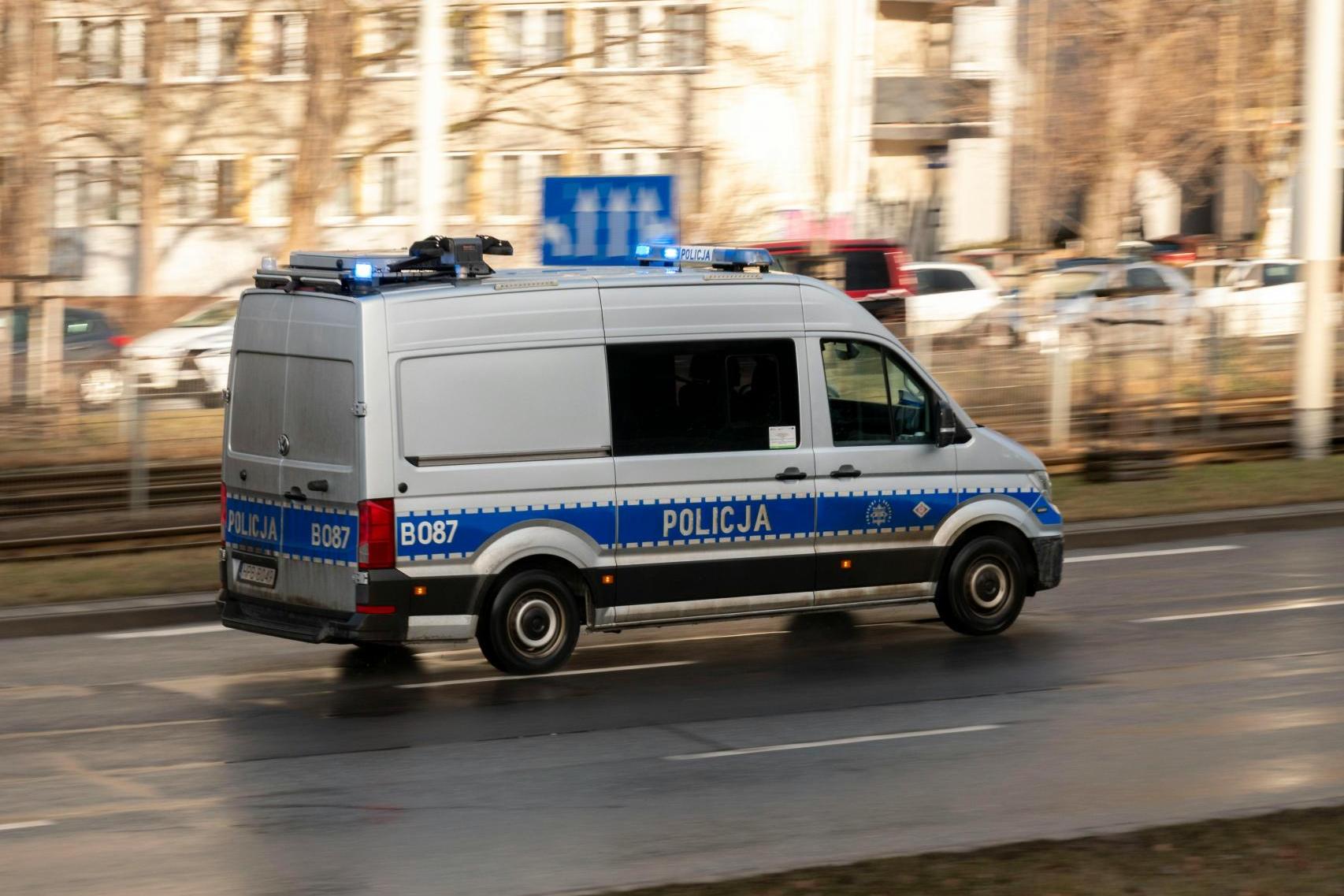 Policjanci wciąż szukają mężczyzny, który uciekł... policjantom ze szpitala