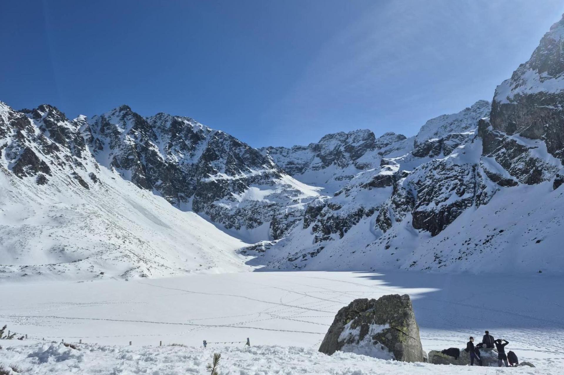 Intensywne opady śniegu w Tatrach. Alert IMGW dla Podhala