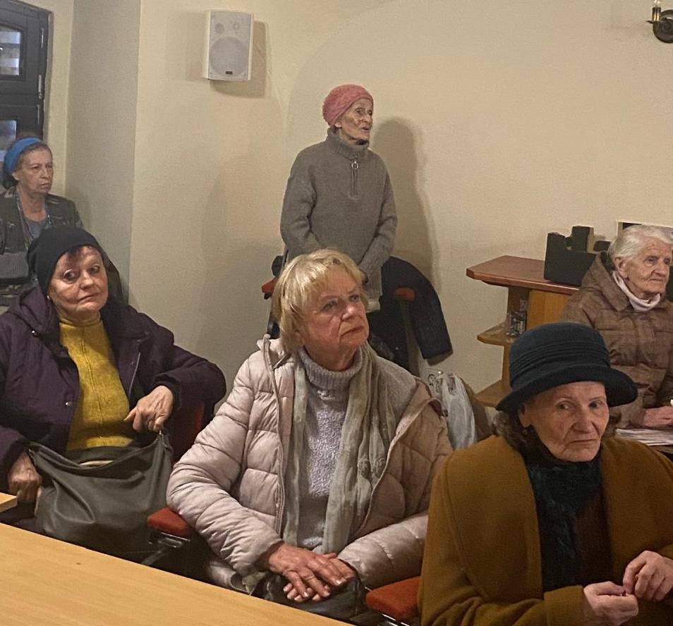 Stoi Teresa Wilczyńska (92 lata) - fot. Z.Durczok