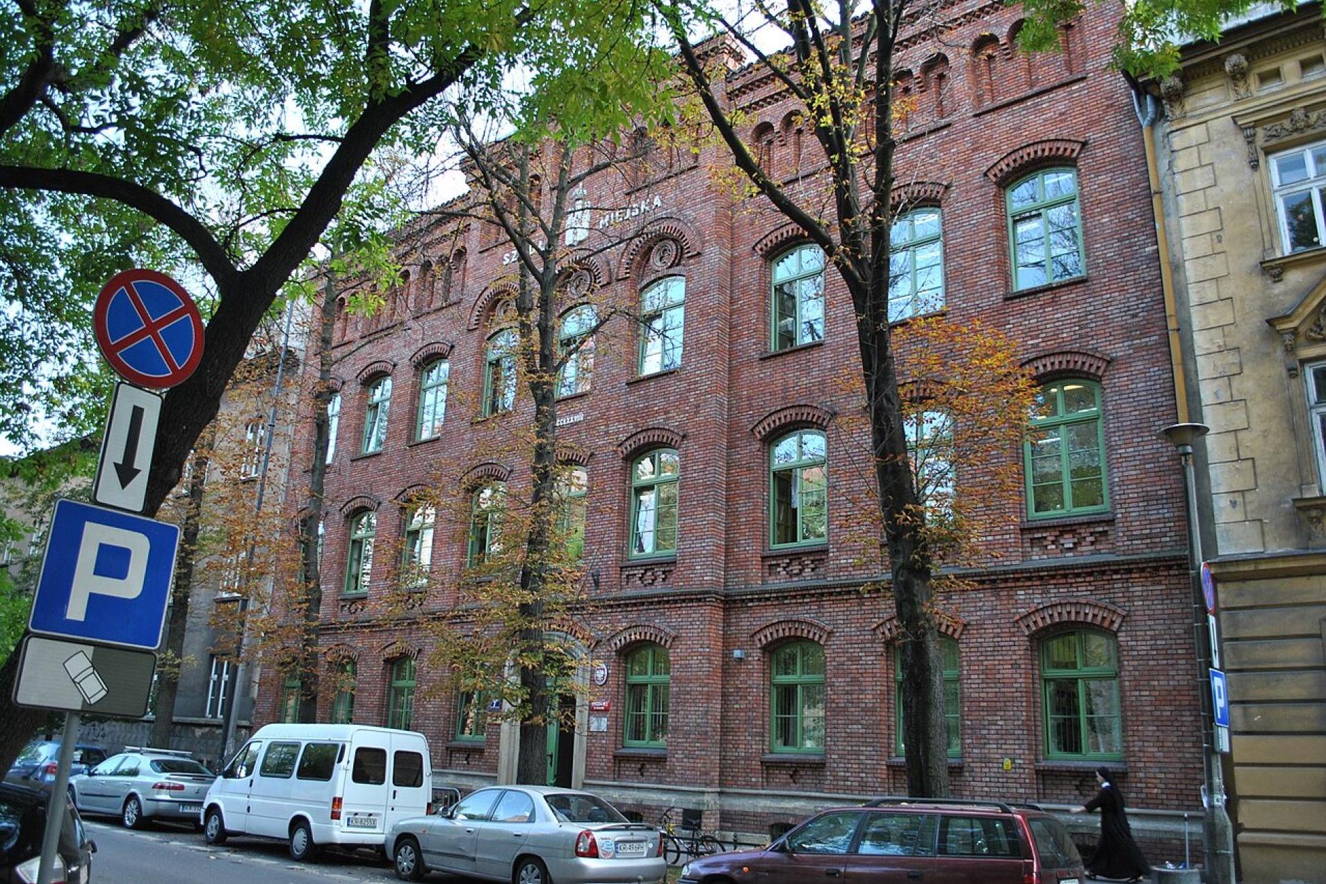 AI, pornografia i brak reakcji. Miasto sprawdzi liceum w Krakowie