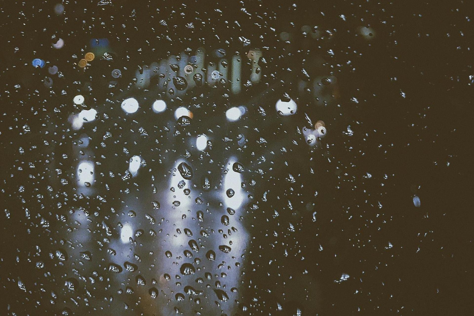 Deszcz, deszcz ze śniegiem, śnieg... Chłodny piątek z opadami w Małopolsce