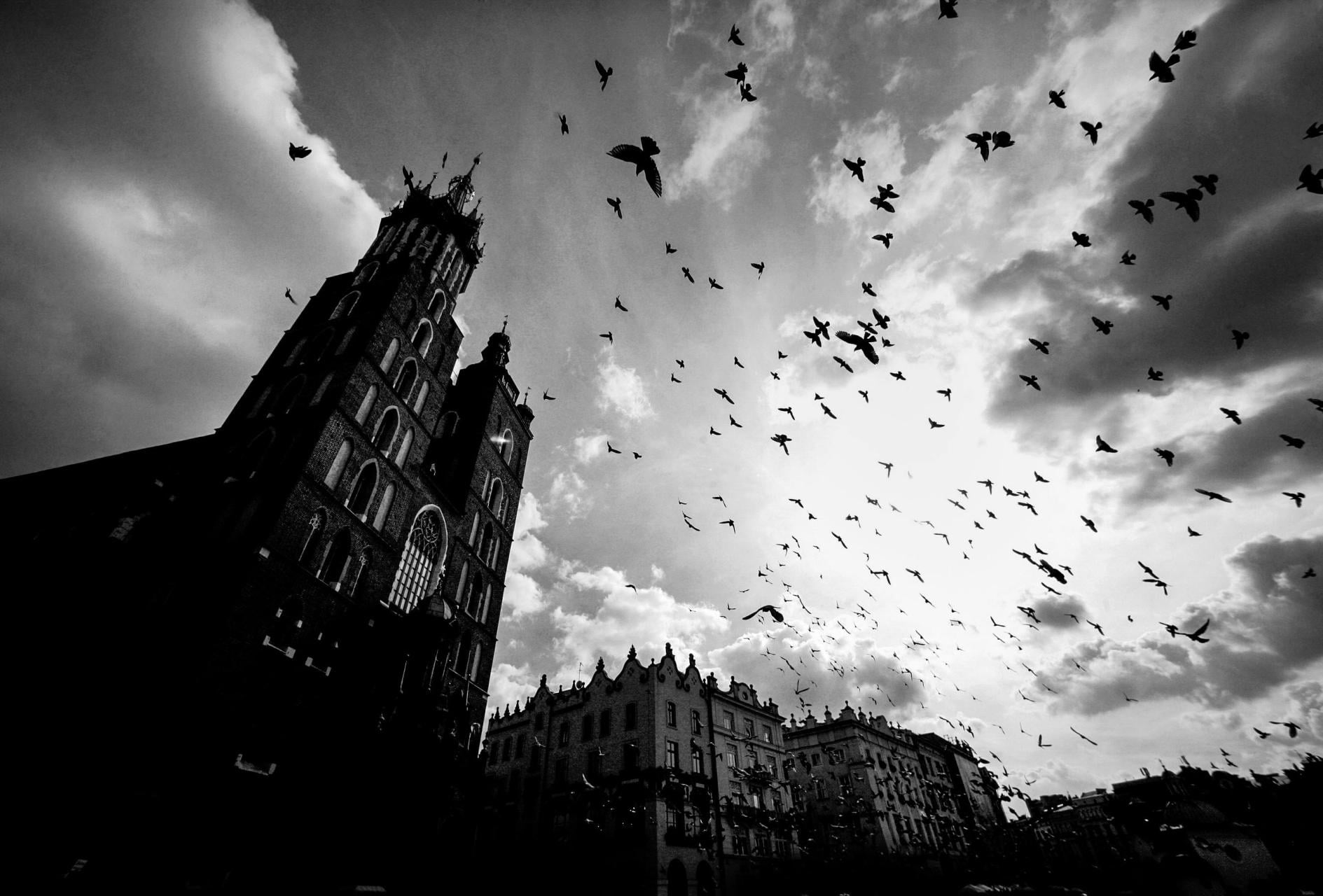 Sukiennice, Wawel i Kopiec Kościuszki pogrążą się w ciemnościach