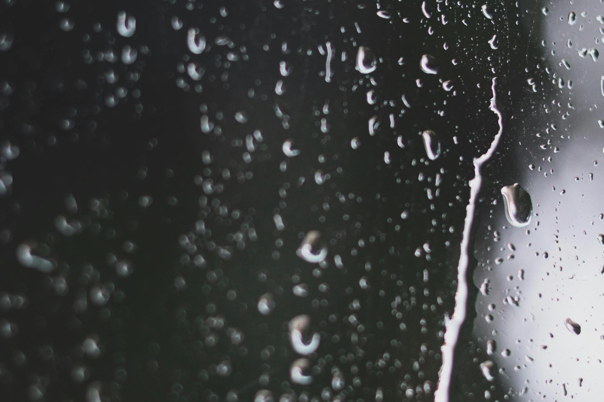 Chłodny poniedziałek w Małopolsce. W nocy spadki temperatury i opady śniegu w górach