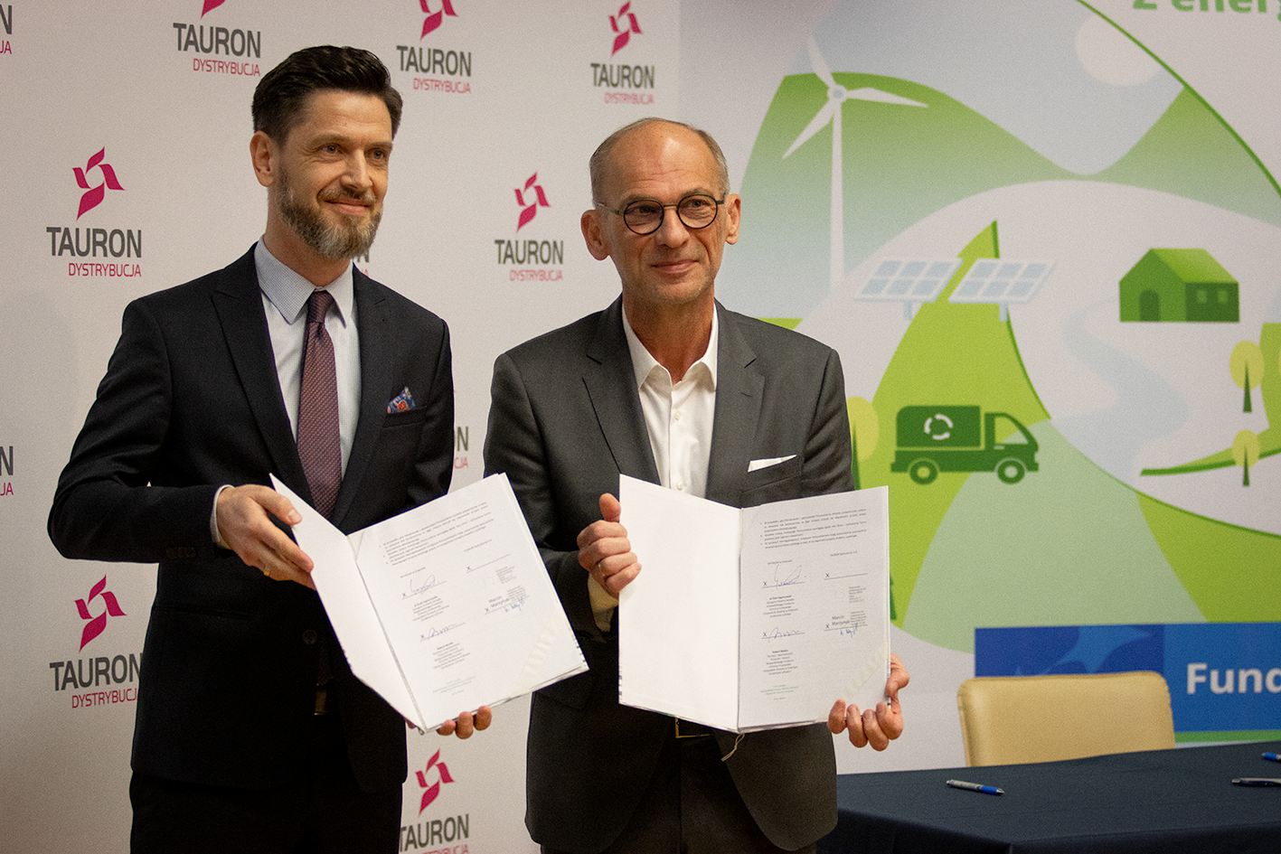 Od lewej: Marcin Marzyński, wiceprezes zarządu ds. klienta Tauron Dystrybucja SA, dr Piotr Gąsiorowski, zastępca prezesa zarządu Wojewódzkiego Funduszu Ochrony Środowiska i Gospodarki Wodnej w Krakowie
