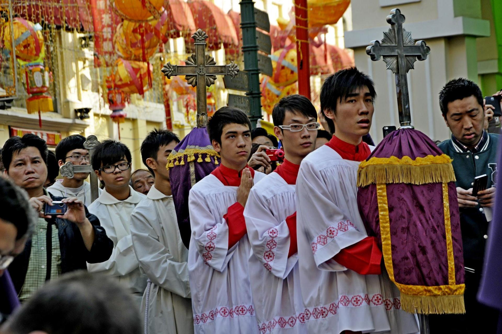 WIELKANOC - OD JEROZOLIMY, NORWEGII I ETIOPII PO GRENLANDIĘ I FILIPINY