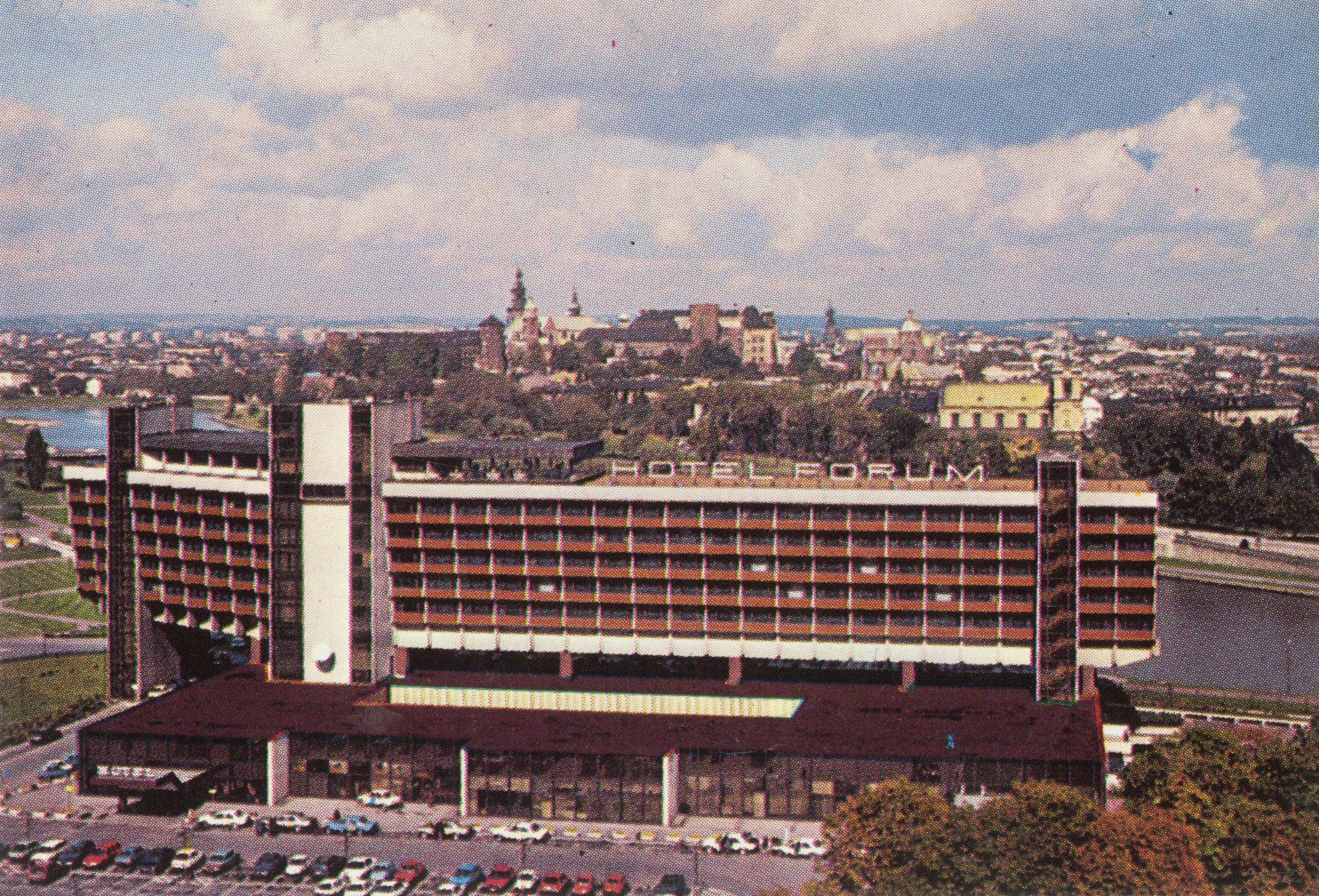 Hotel Forum - fotografia z folderu reklamowego lata 80. XX w.