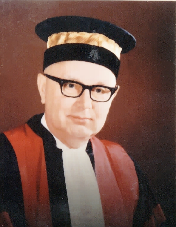 W todze doktorskiej i birecie, USA, lata 70. XX w. (fot. z archiwum Miejskiego Gimnazjum Nr 1 Dębicy)