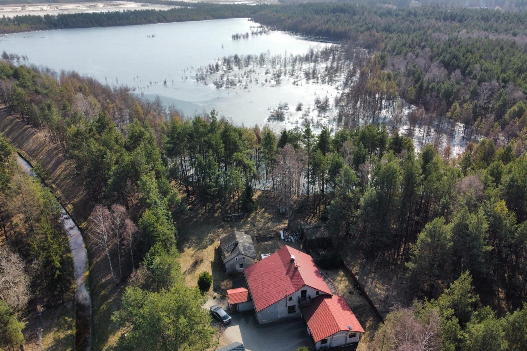 Awaryjne pompowanie w Olkuszu. Woda zagraża zabudowaniom