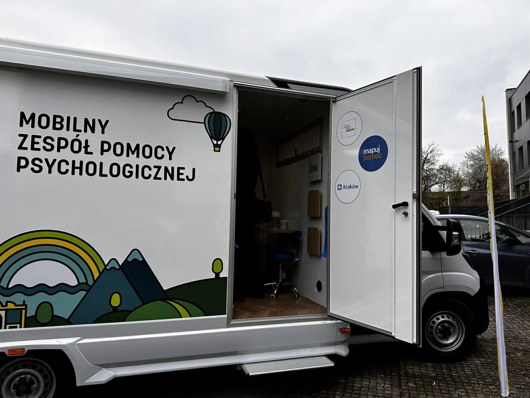 Mental Bus ruszył z Krakowa. Darmowa pomoc psychologiczna wyjedzie w Polskę
