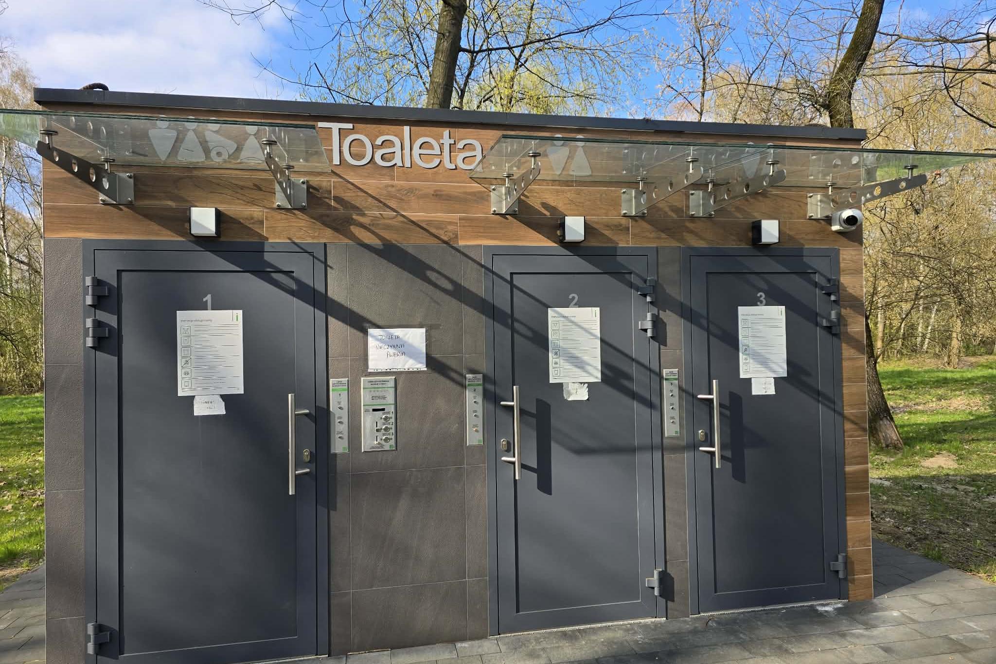 Miała być nowoczesna, ciągle się psuje. Znów awaria miejskiej toalety w Tarnowie