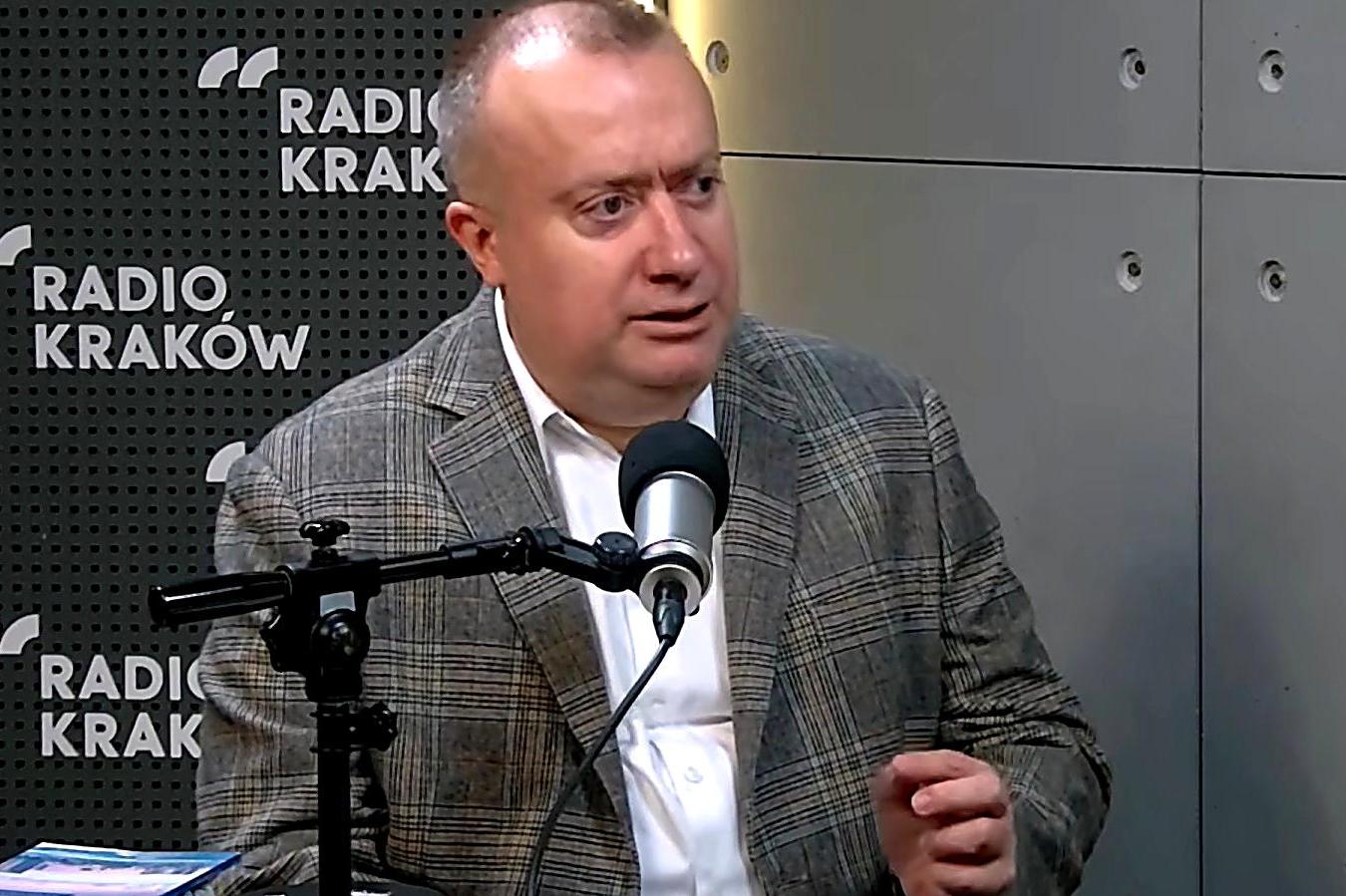 Prof. Łukasz Tomasz Sroka, historyk z Uniwersytetu Komisji Edukacji Narodowej oraz członek Komitetu Opieki nad Zabytkami Kultury Żydowskiej w Radiu Kraków