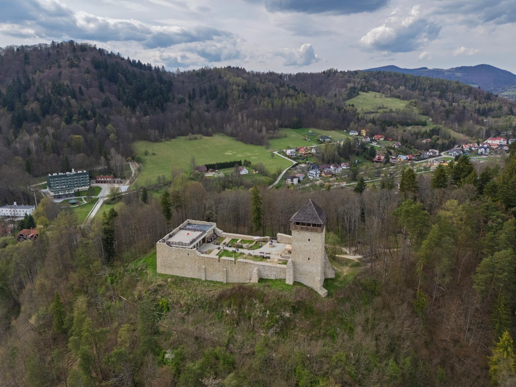 Wiosenne przebudzenie: Zamek w Muszynie budzi się z zimowego snu!