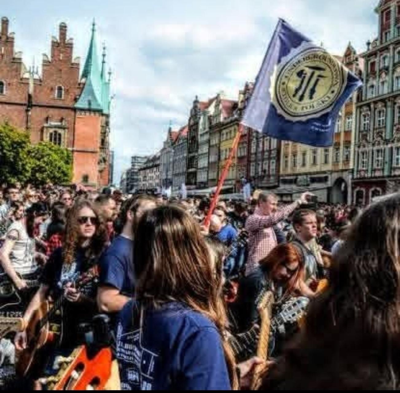 Wszystkie ręce na struny. Bocheński Autokar Gitarzystów znów rusza do Wrocławia.
