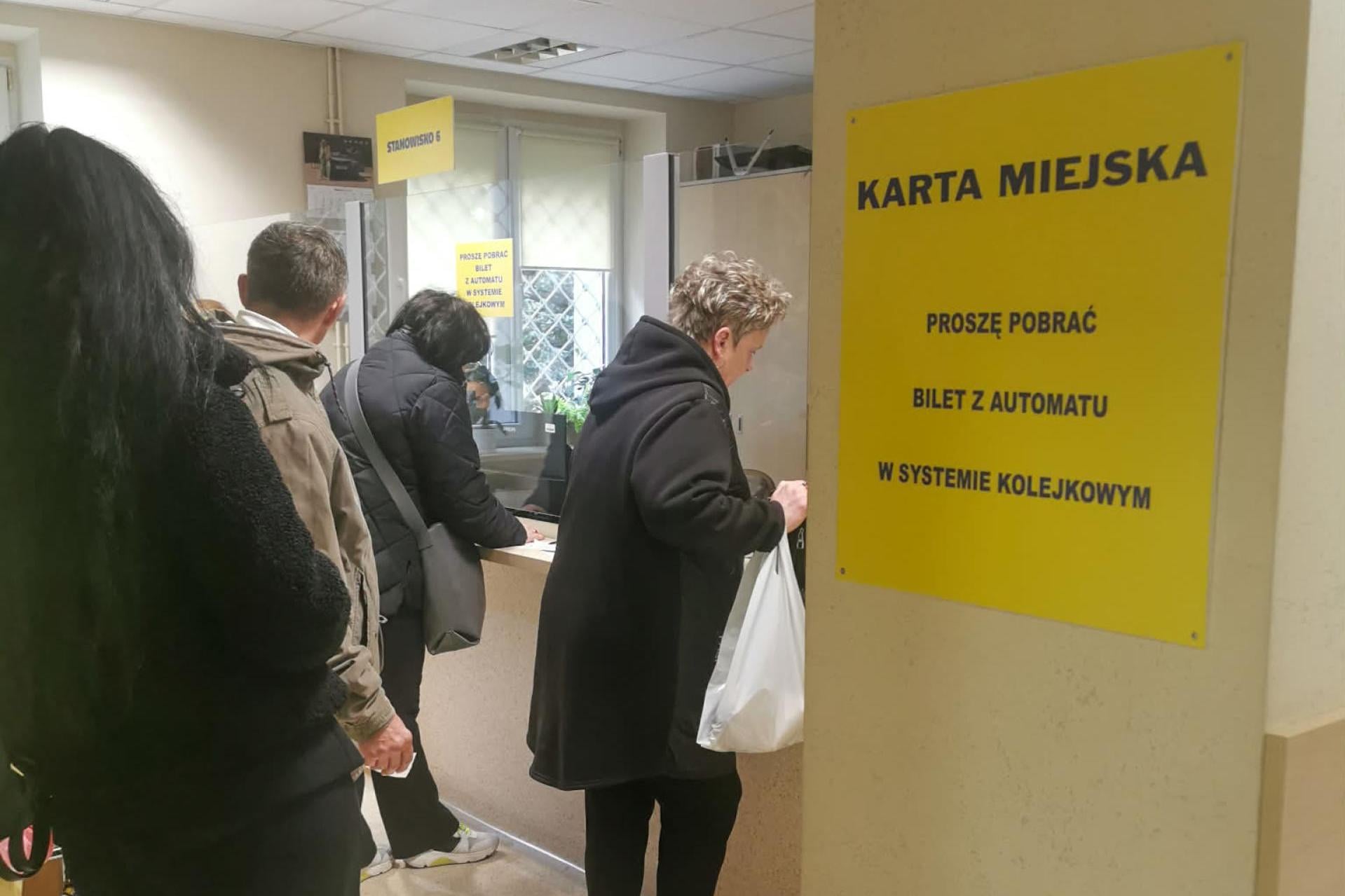 Bilet za 10 zł hitem w Tarnowie. Kolejki i 1300 sprzedanych karnetów