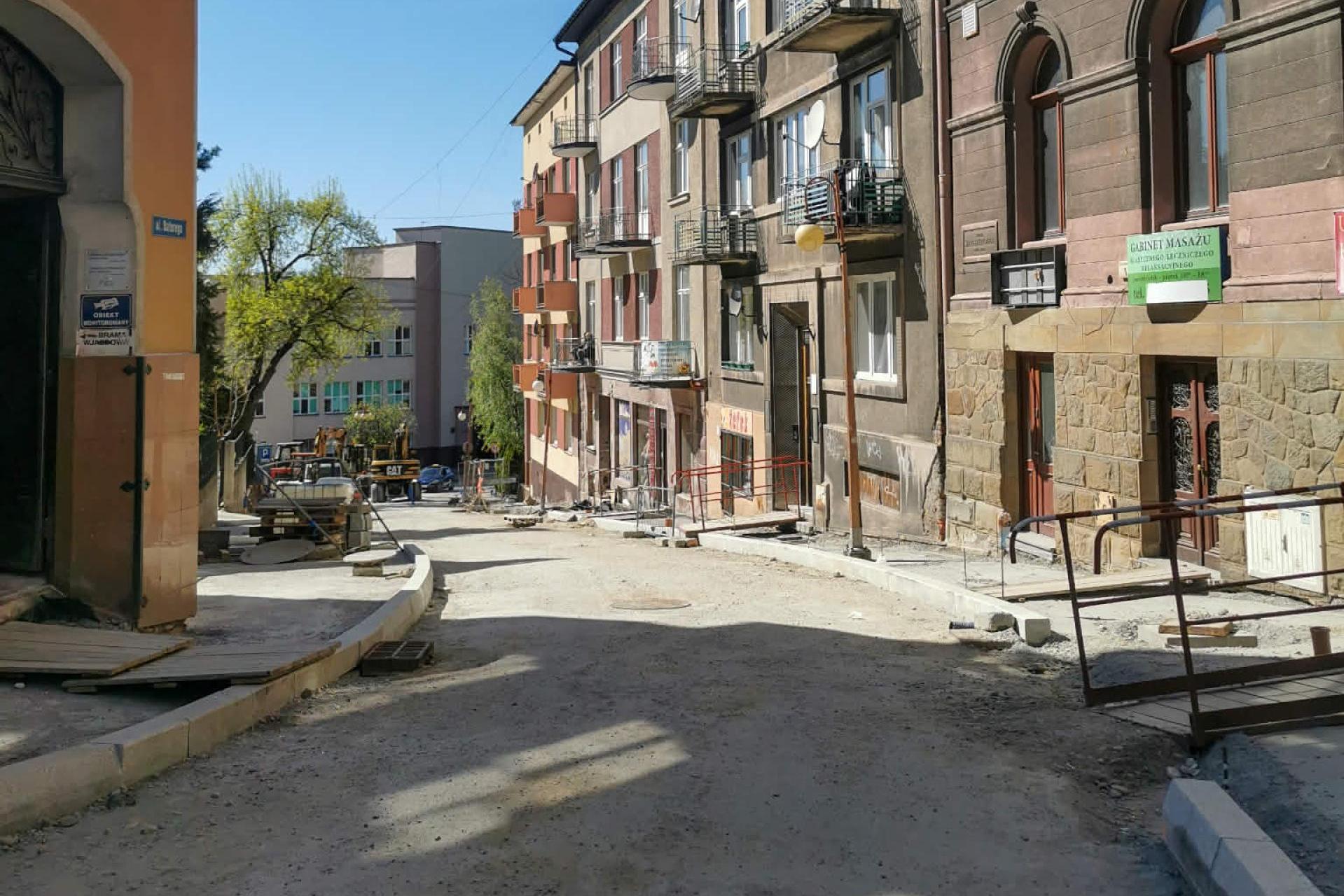 Remont małej uliczki w centrum Tarnowa znów się opóźni. Potrwa do końca wakacji